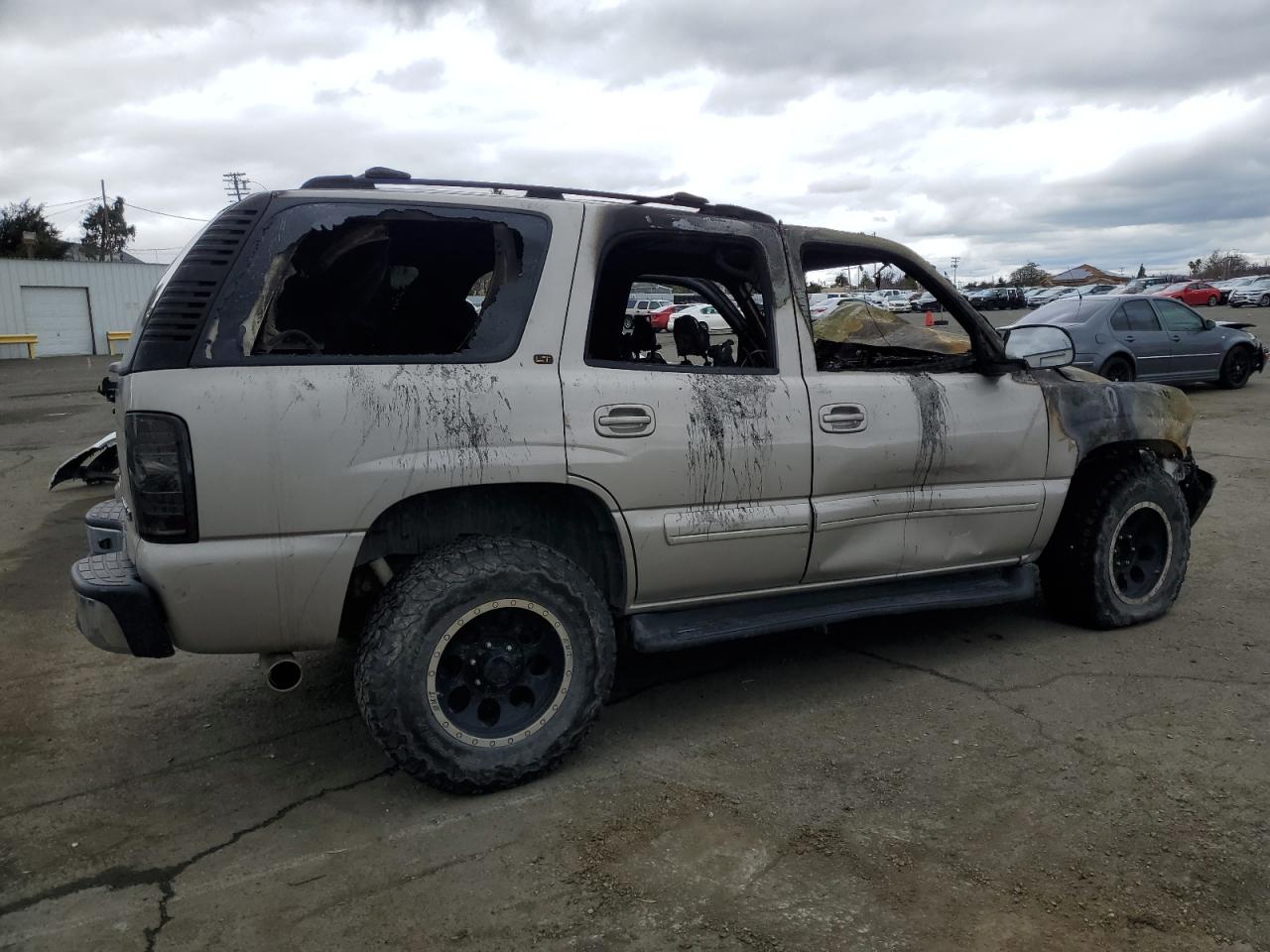 Photo 2 VIN: 1GNEK13T24R184880 - CHEVROLET TAHOE 