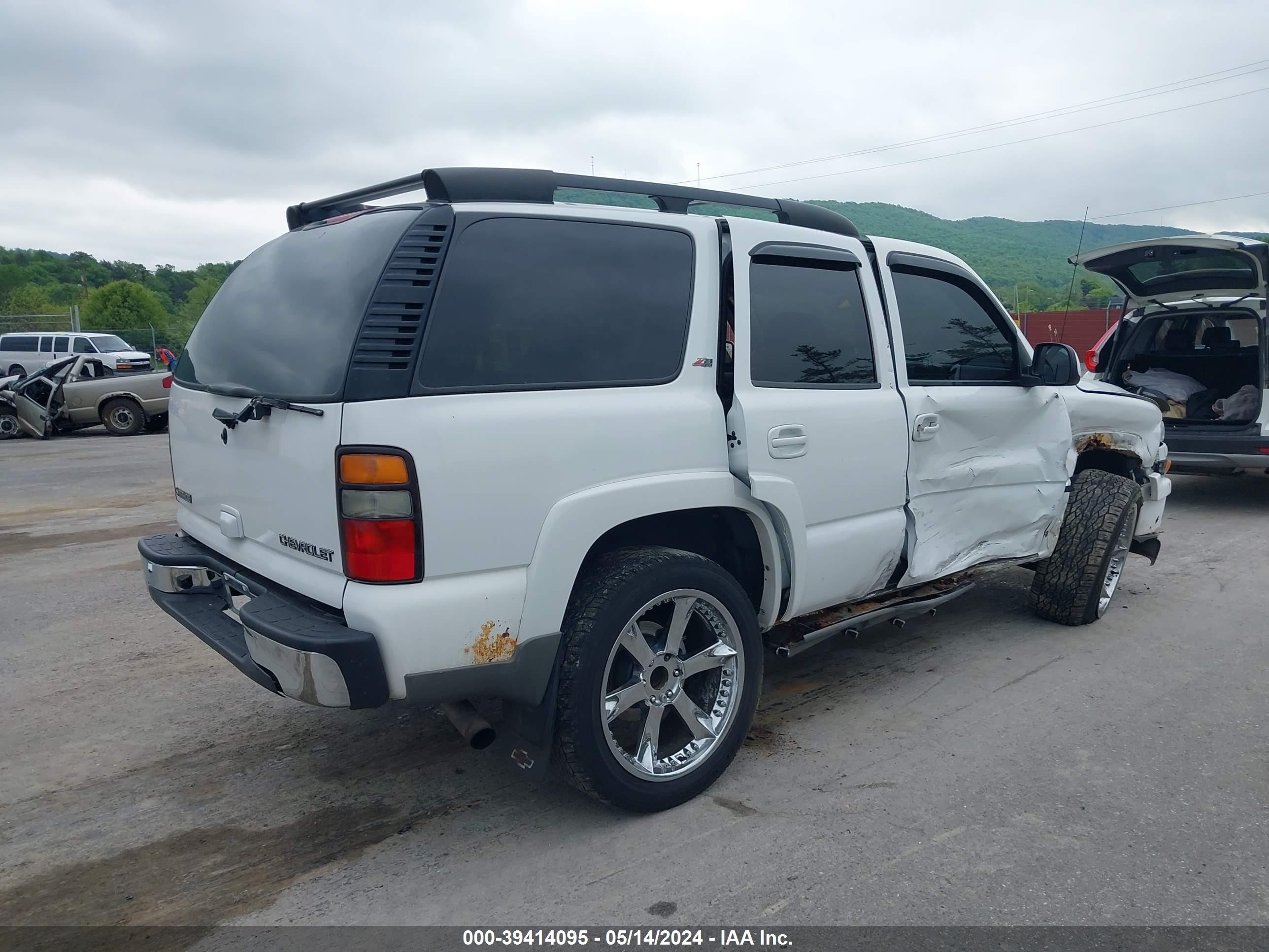 Photo 3 VIN: 1GNEK13T25R197159 - CHEVROLET TAHOE 