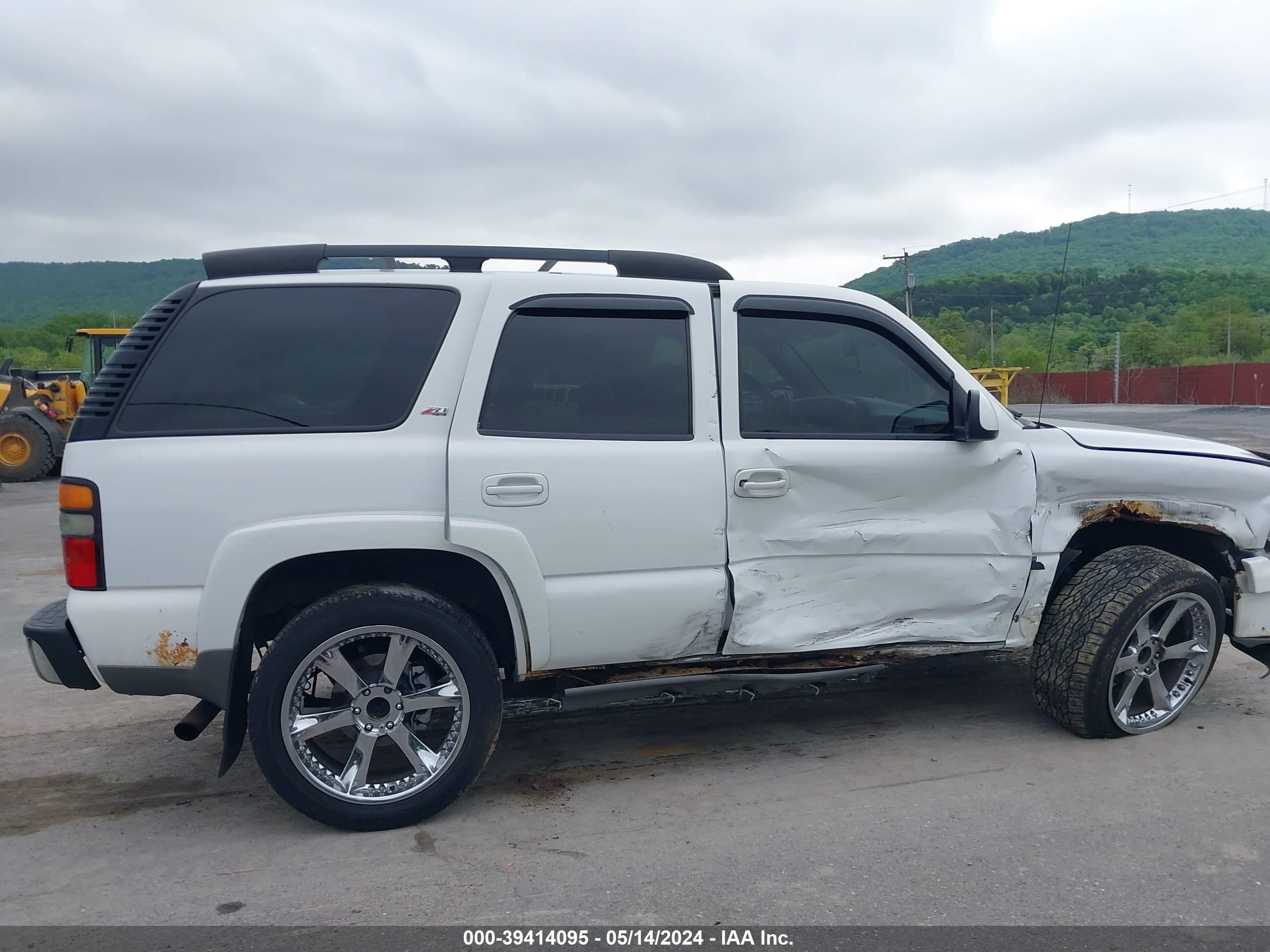 Photo 5 VIN: 1GNEK13T25R197159 - CHEVROLET TAHOE 