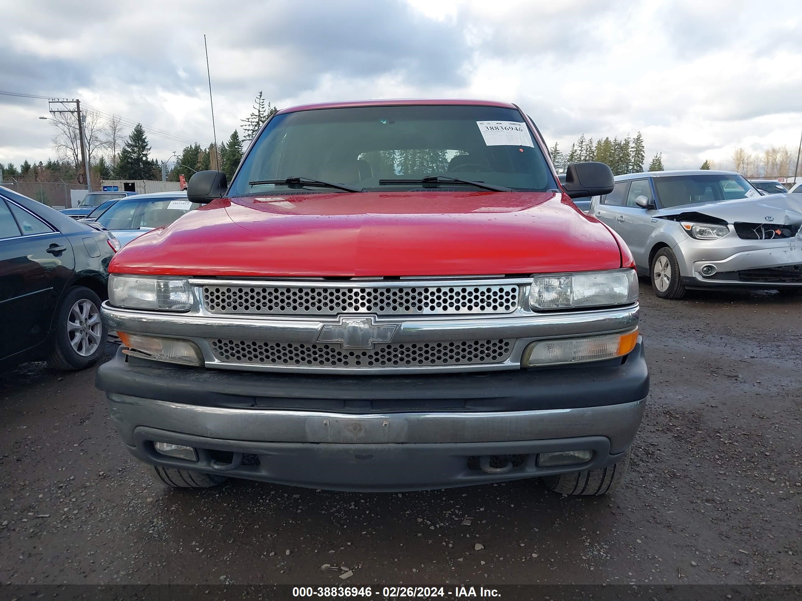 Photo 11 VIN: 1GNEK13T2YJ155254 - CHEVROLET TAHOE 