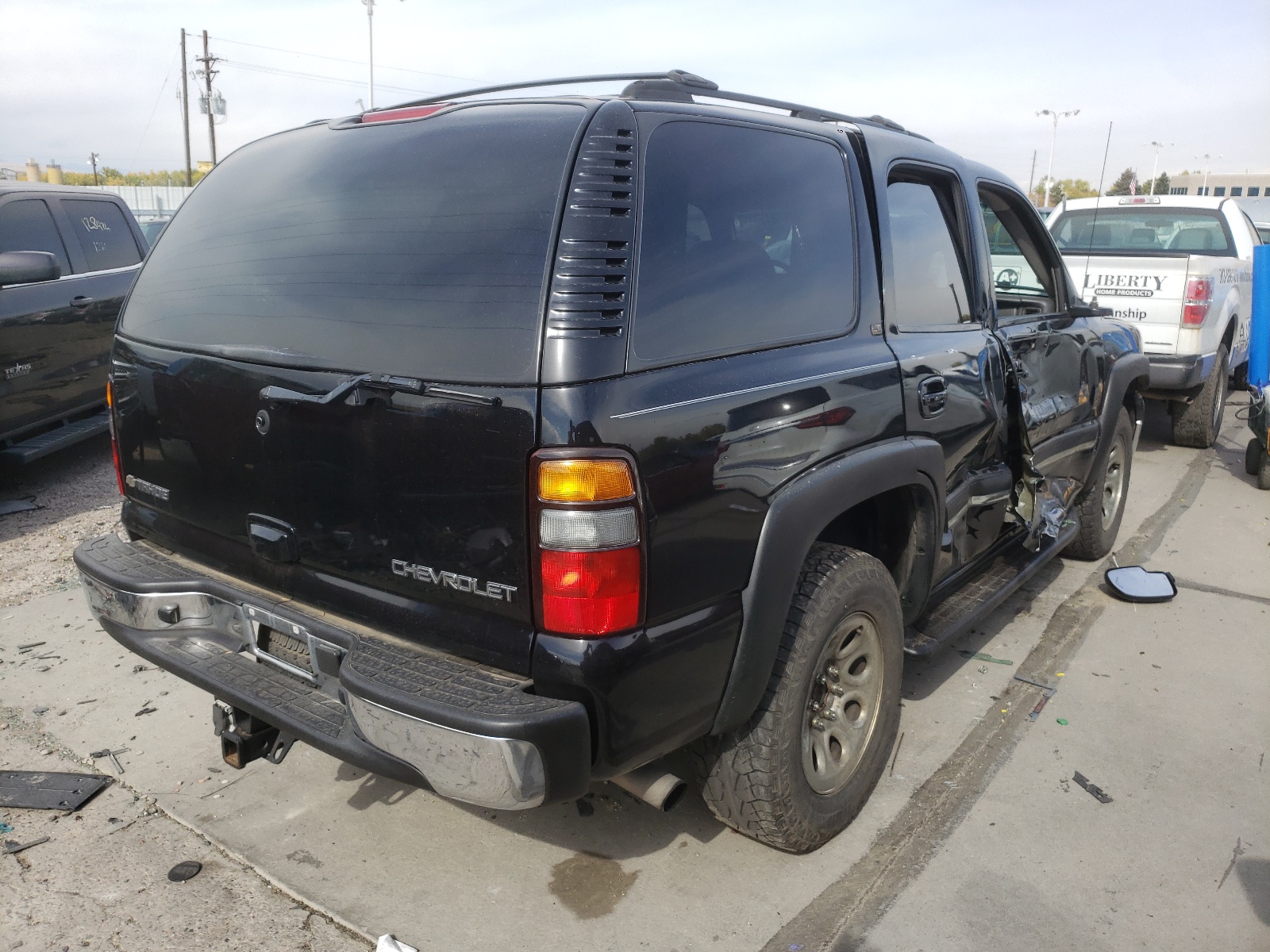 Photo 3 VIN: 1GNEK13T35J208961 - CHEVROLET TAHOE 