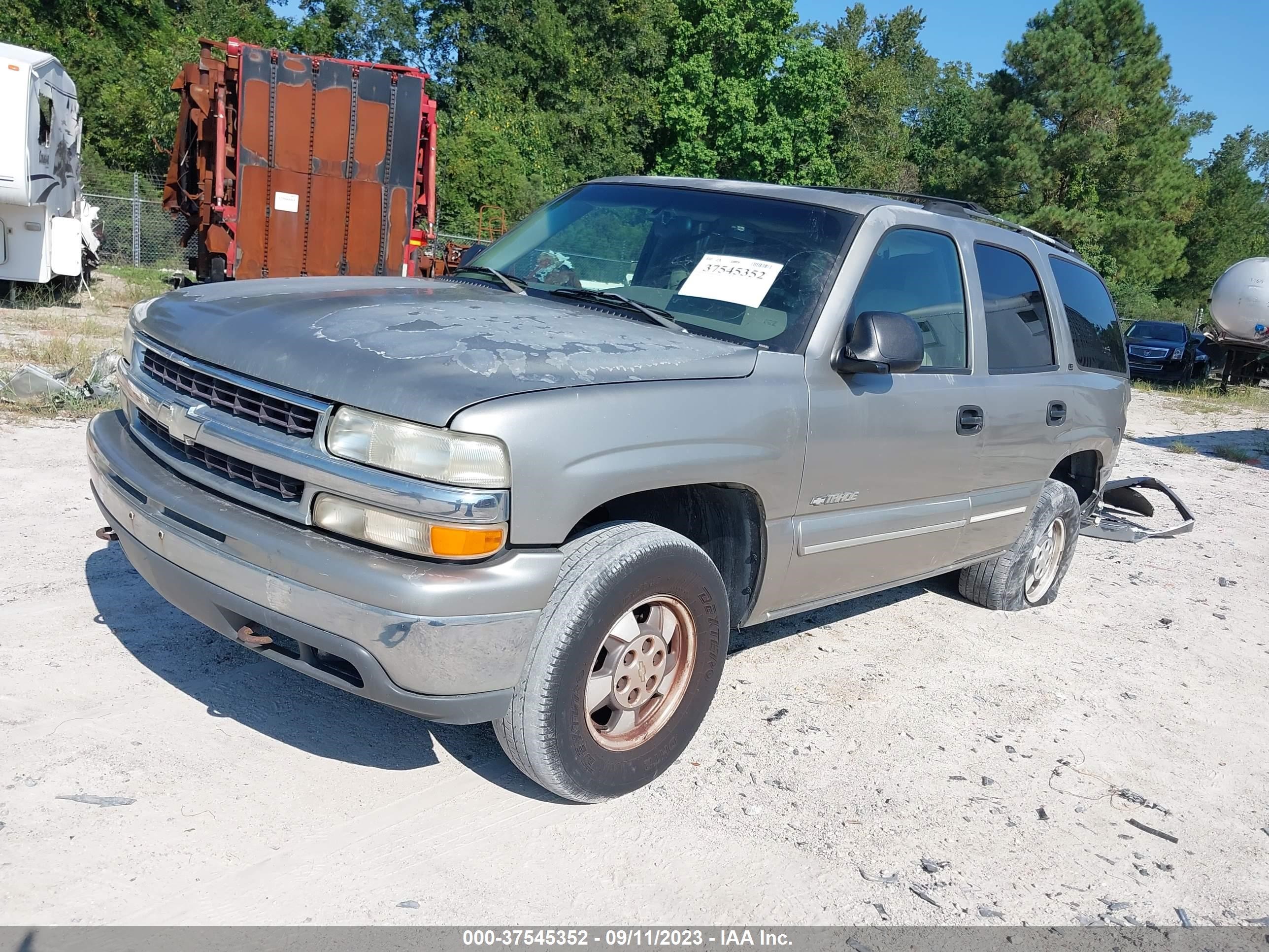 Photo 1 VIN: 1GNEK13T3YJ148071 - CHEVROLET TAHOE 