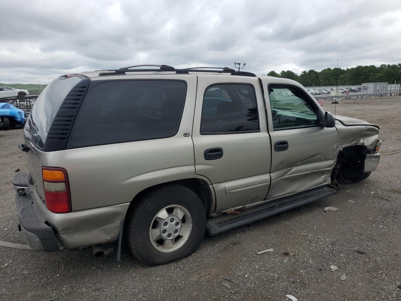 Photo 2 VIN: 1GNEK13T3YJ210620 - CHEVROLET TAHOE 