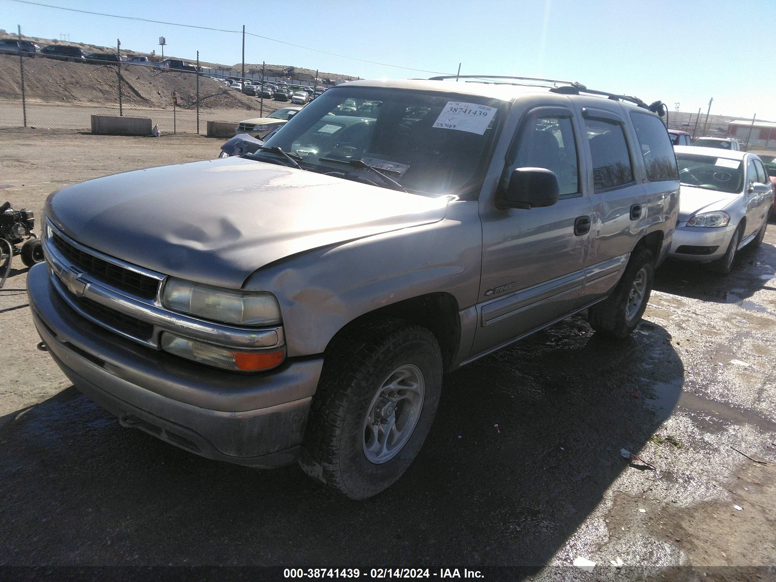 Photo 1 VIN: 1GNEK13T4YJ168748 - CHEVROLET TAHOE 