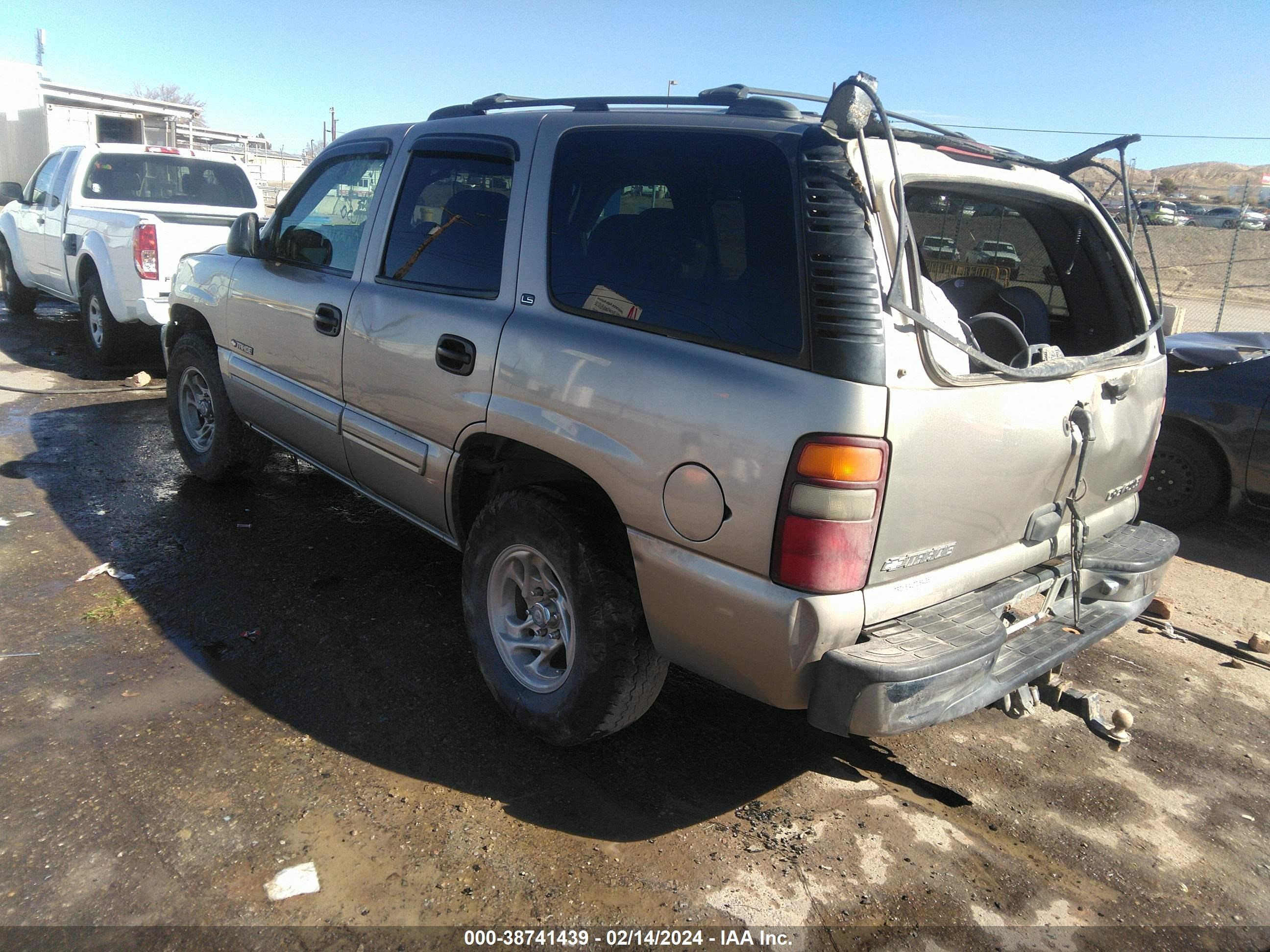 Photo 2 VIN: 1GNEK13T4YJ168748 - CHEVROLET TAHOE 