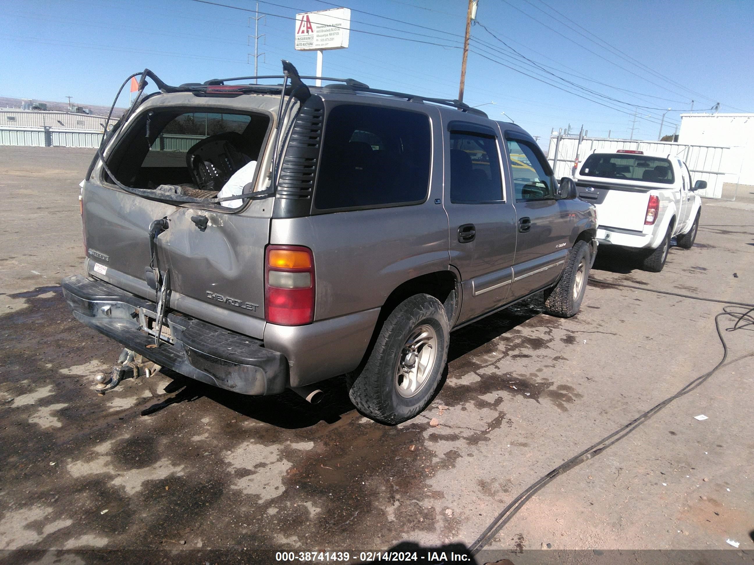 Photo 3 VIN: 1GNEK13T4YJ168748 - CHEVROLET TAHOE 