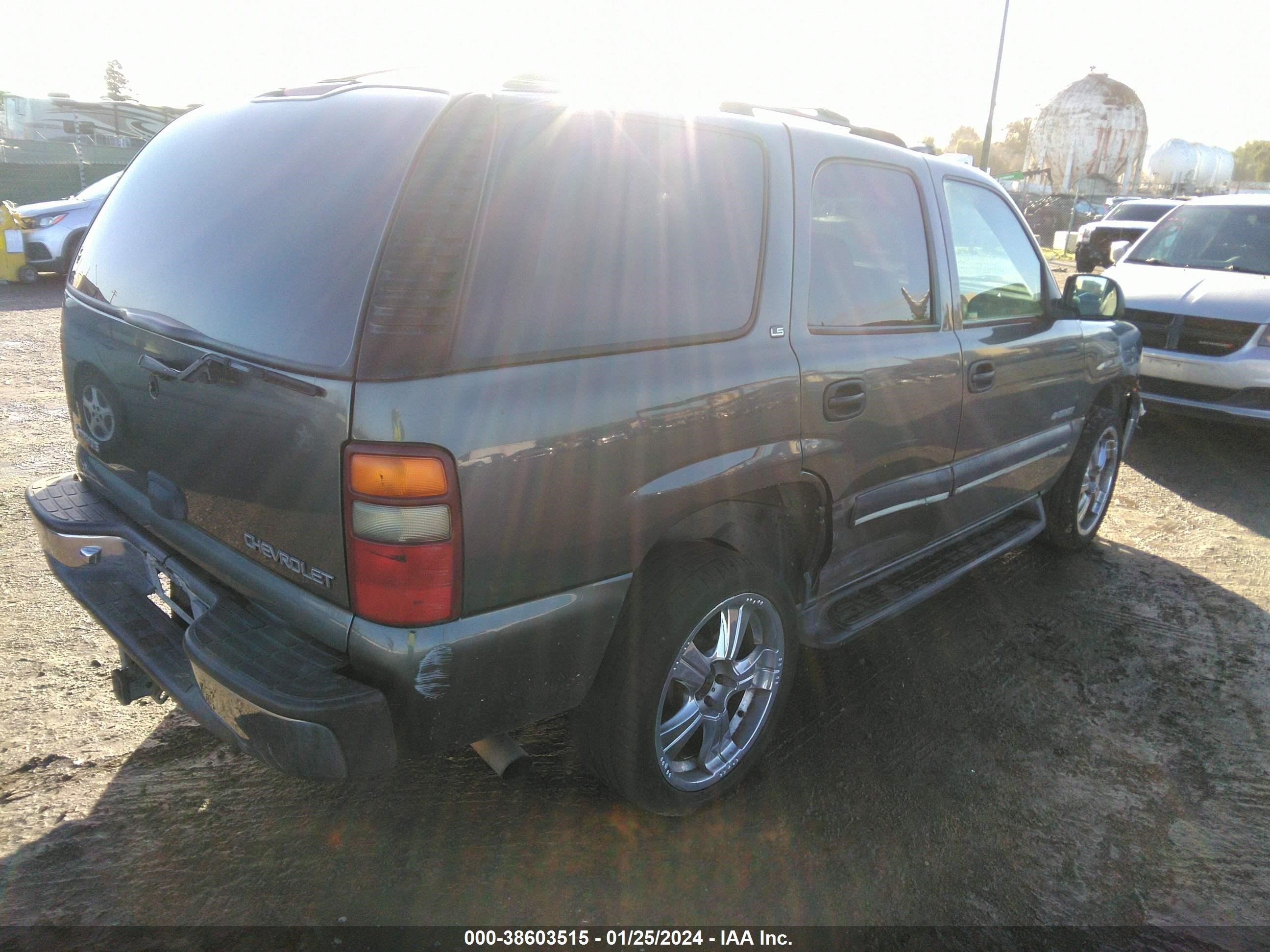 Photo 3 VIN: 1GNEK13T51J170756 - CHEVROLET TAHOE 