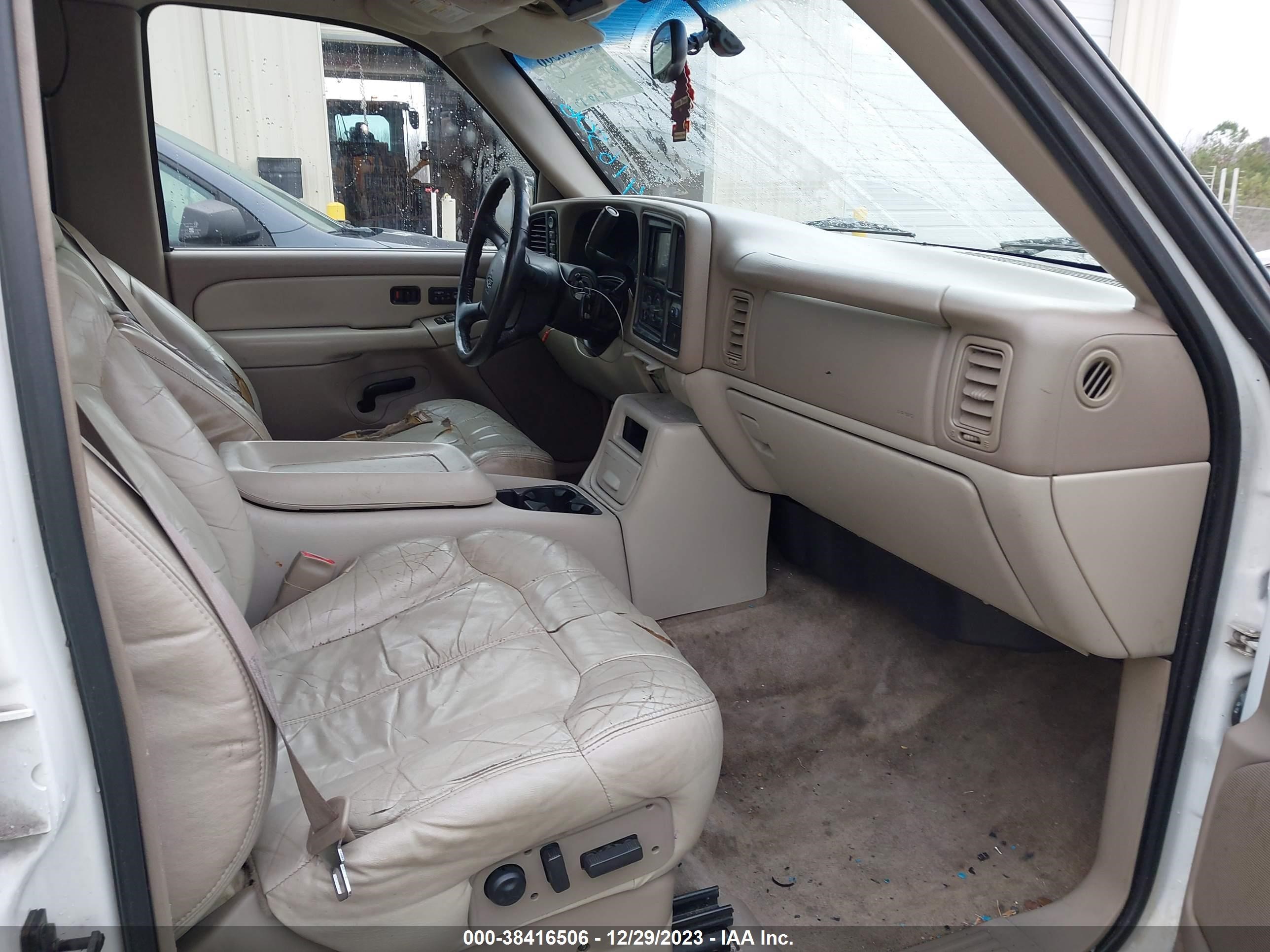 Photo 4 VIN: 1GNEK13T51R137113 - CHEVROLET TAHOE 