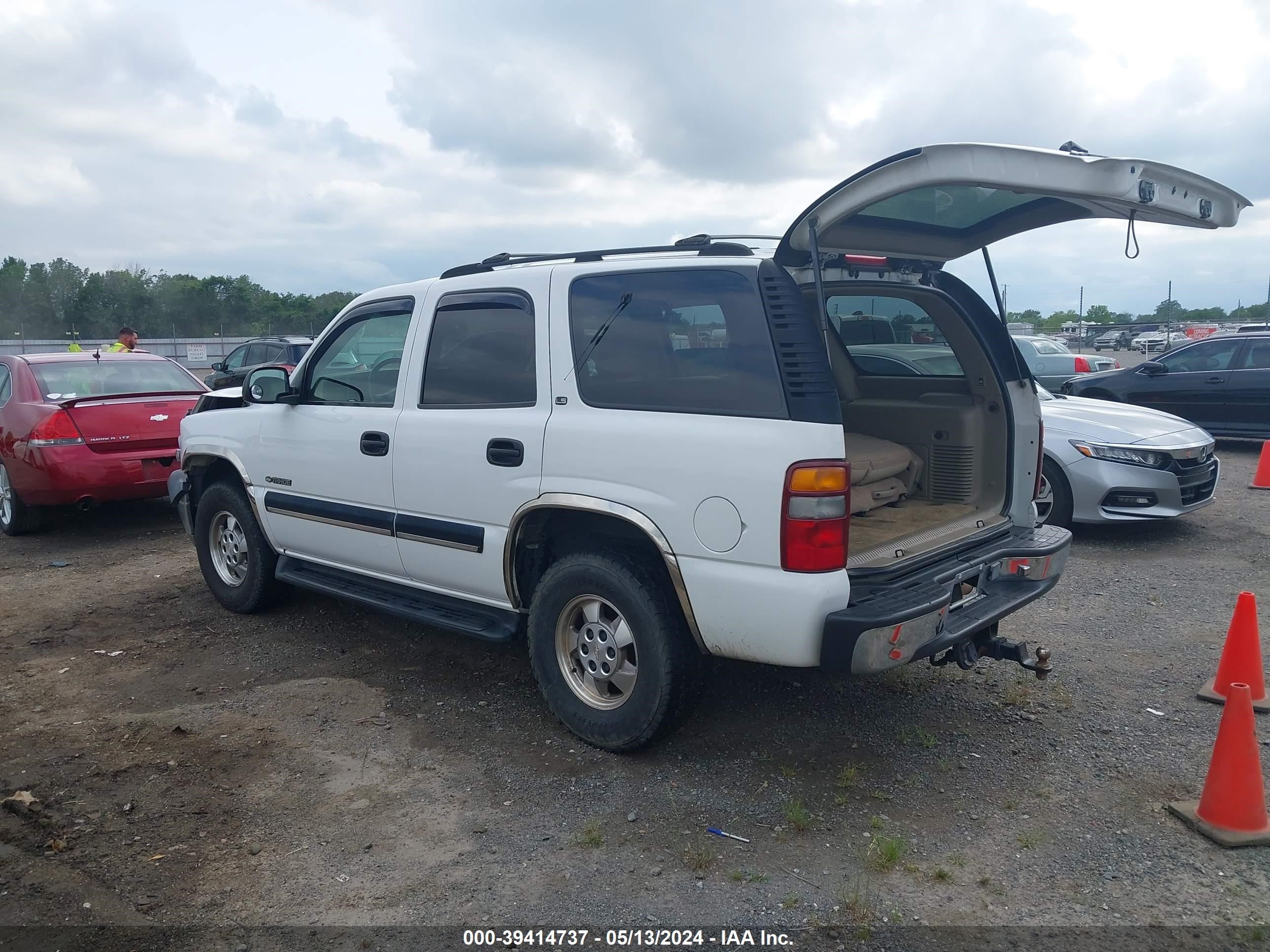 Photo 2 VIN: 1GNEK13T51R160228 - CHEVROLET TAHOE 