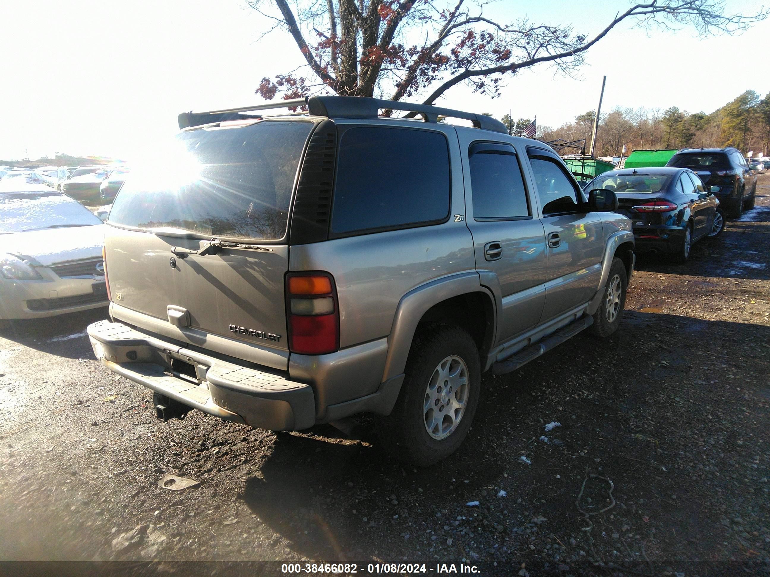 Photo 3 VIN: 1GNEK13T51R227460 - CHEVROLET TAHOE 