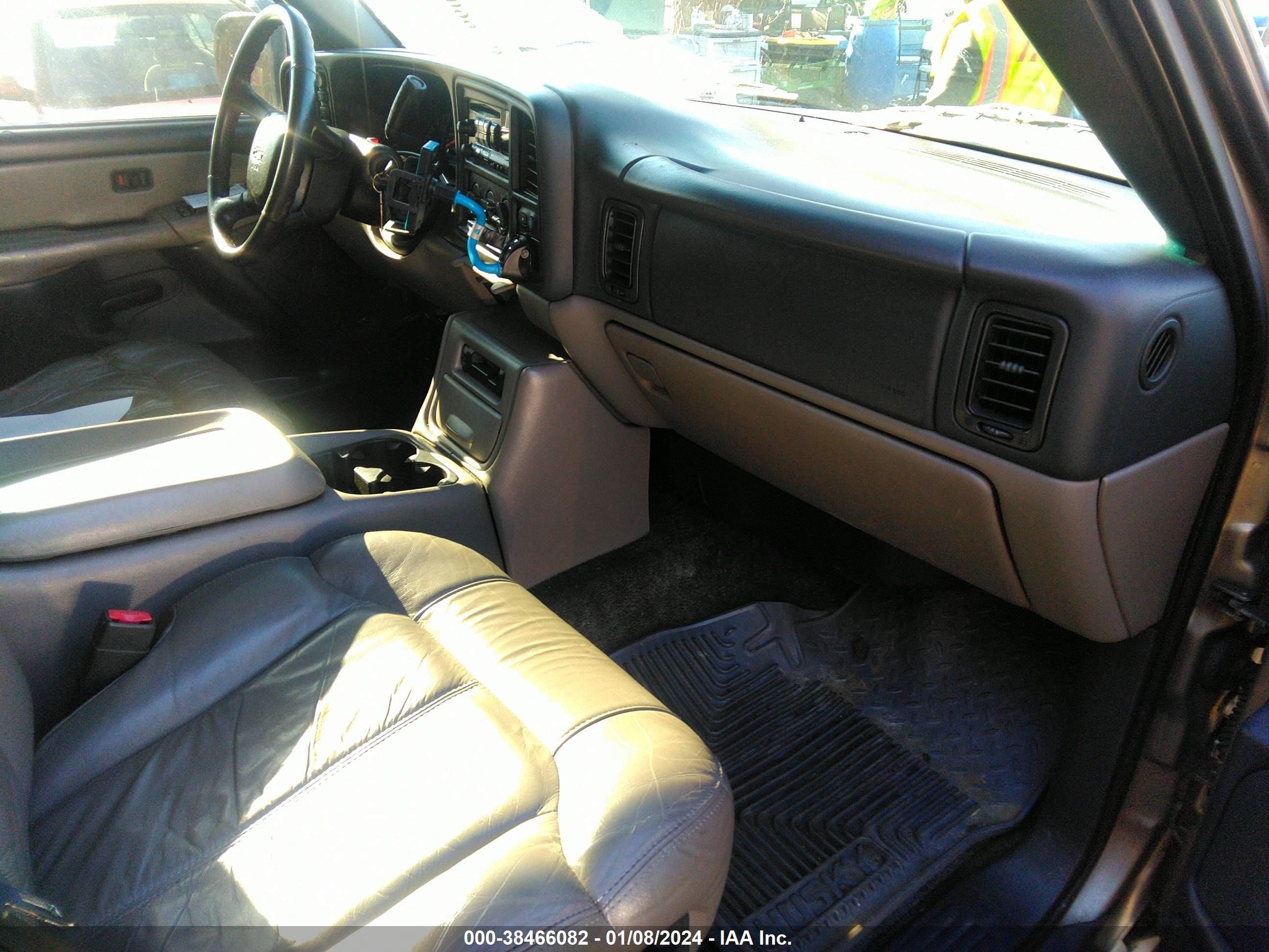 Photo 4 VIN: 1GNEK13T51R227460 - CHEVROLET TAHOE 