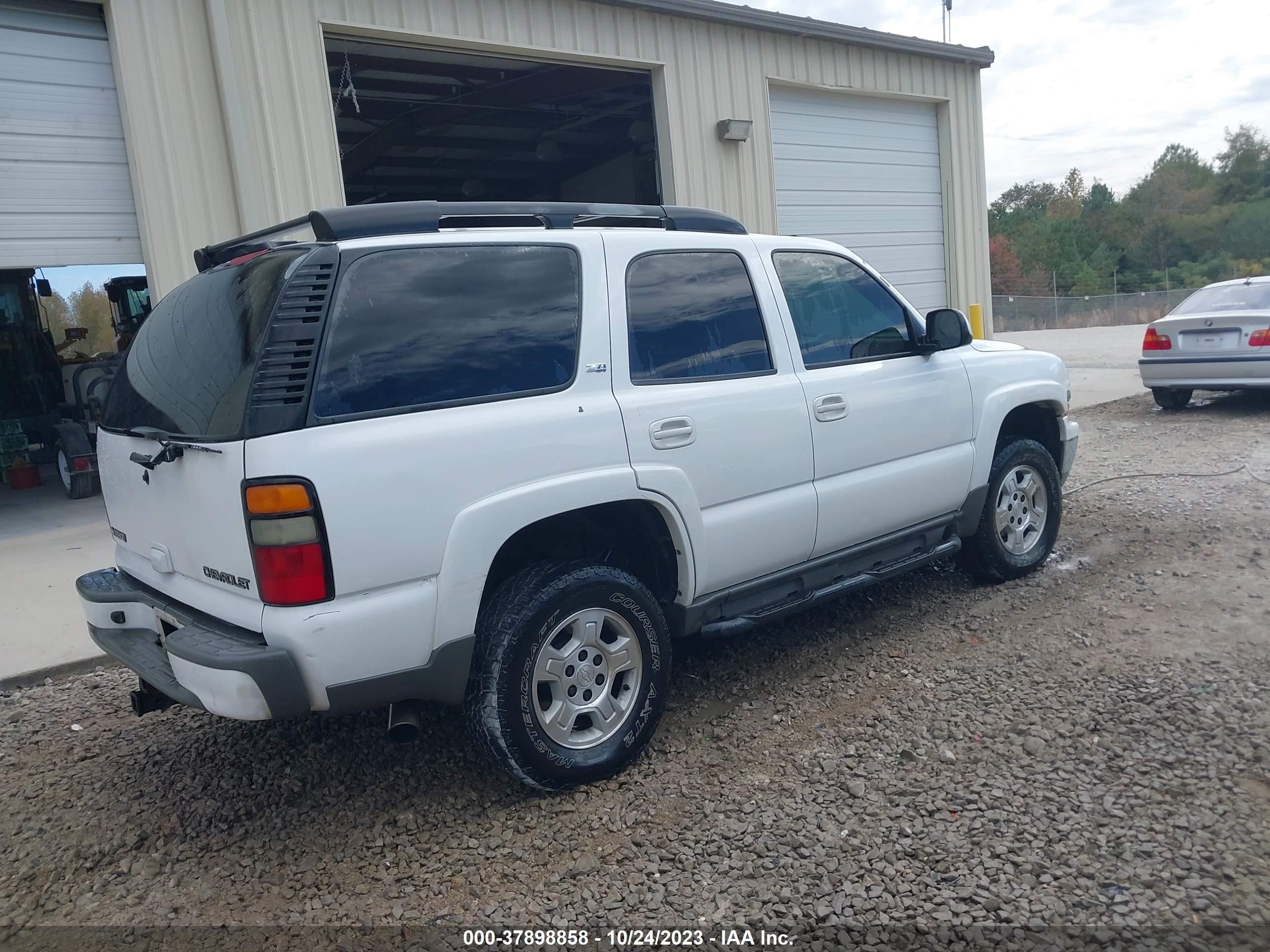 Photo 3 VIN: 1GNEK13T55R166441 - CHEVROLET TAHOE 