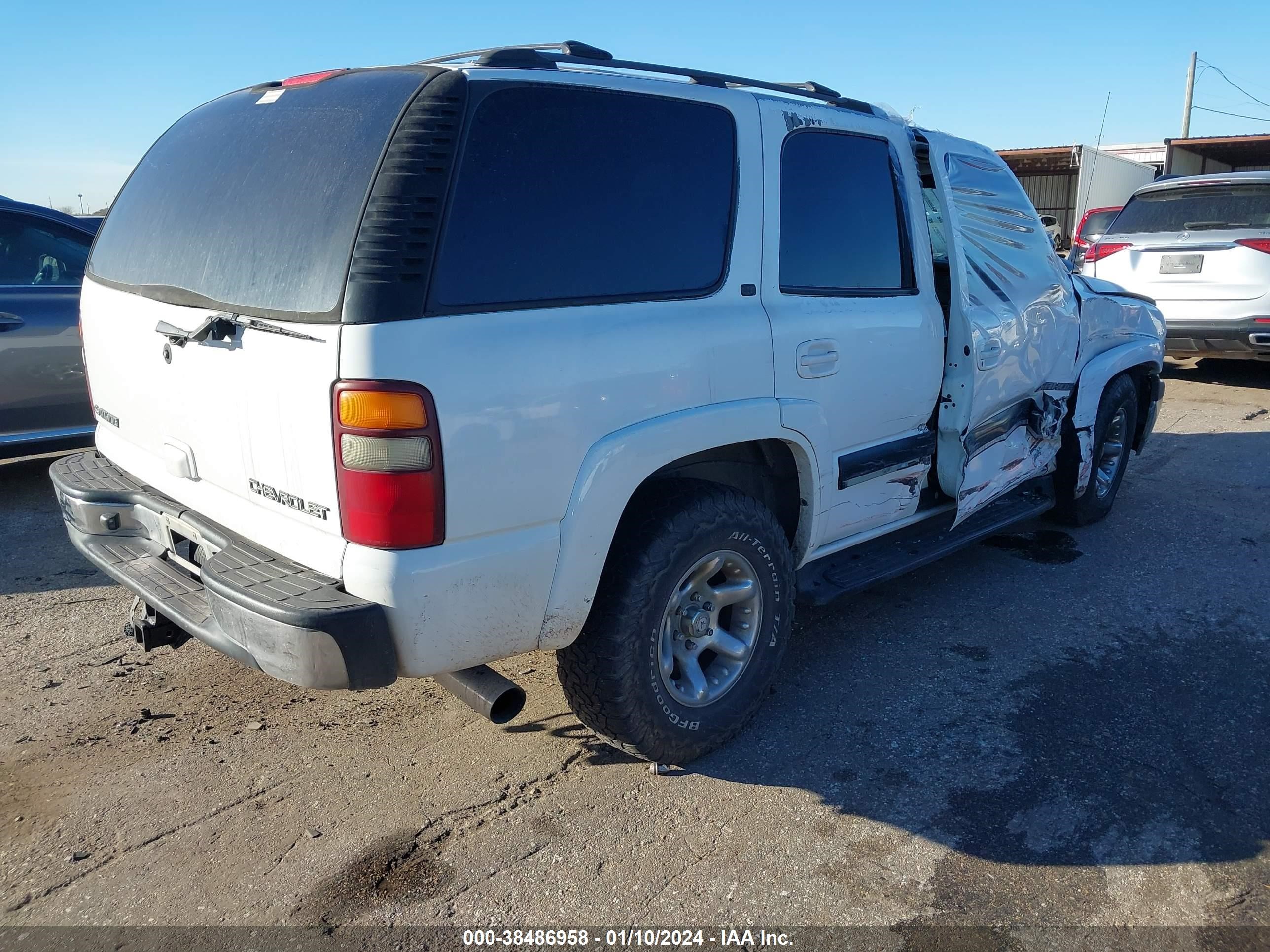 Photo 3 VIN: 1GNEK13T61J116320 - CHEVROLET TAHOE 