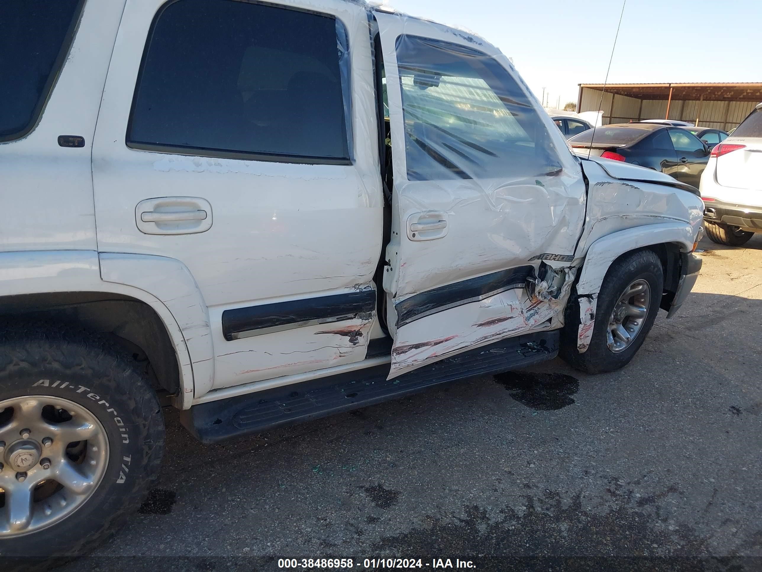 Photo 5 VIN: 1GNEK13T61J116320 - CHEVROLET TAHOE 