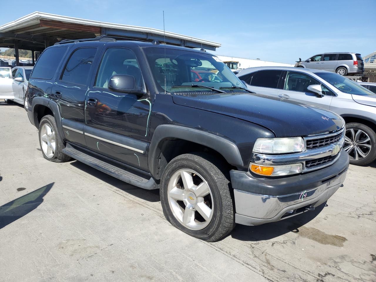 Photo 3 VIN: 1GNEK13T64R198099 - CHEVROLET TAHOE 