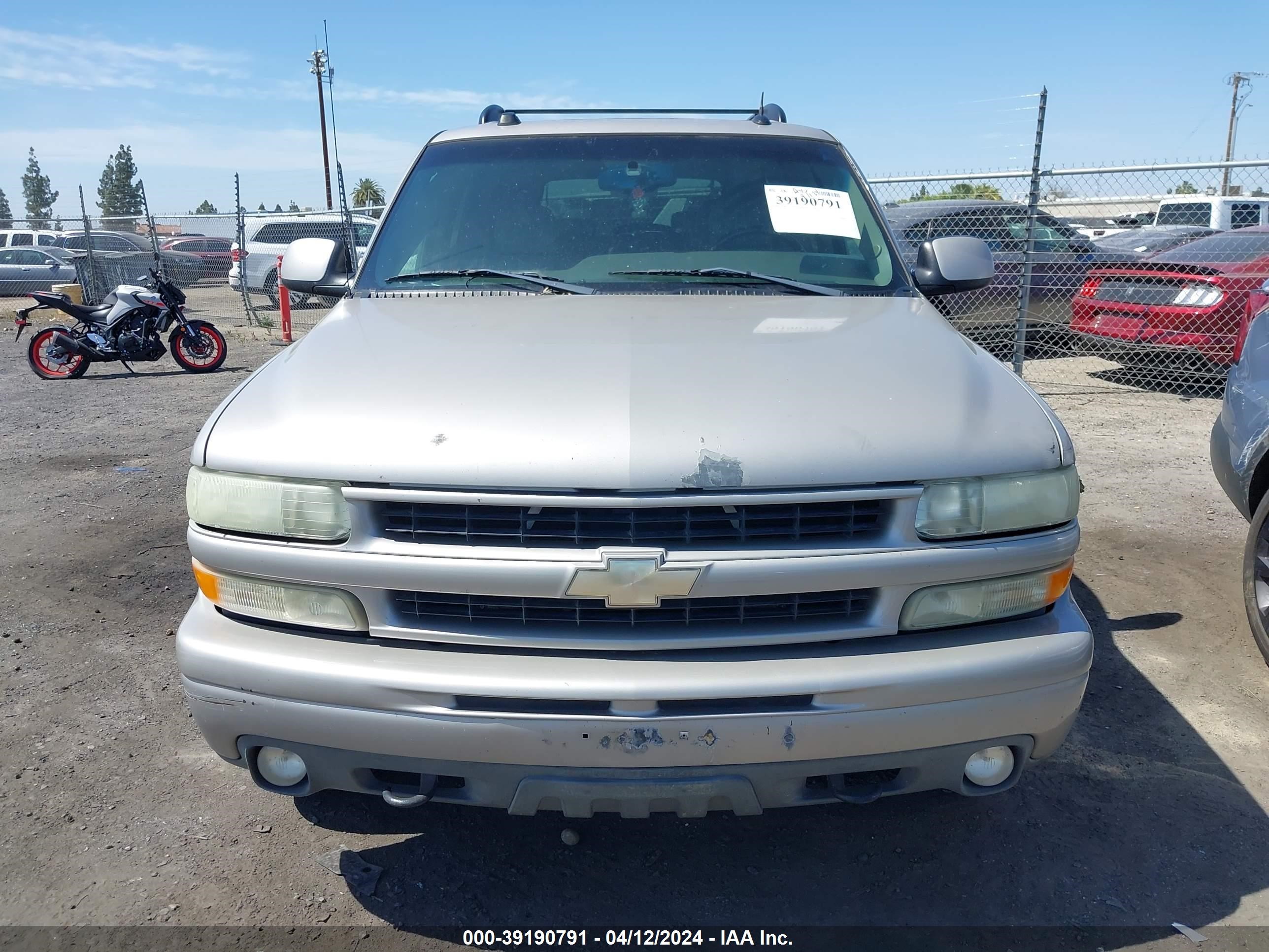 Photo 12 VIN: 1GNEK13T64R281905 - CHEVROLET TAHOE 