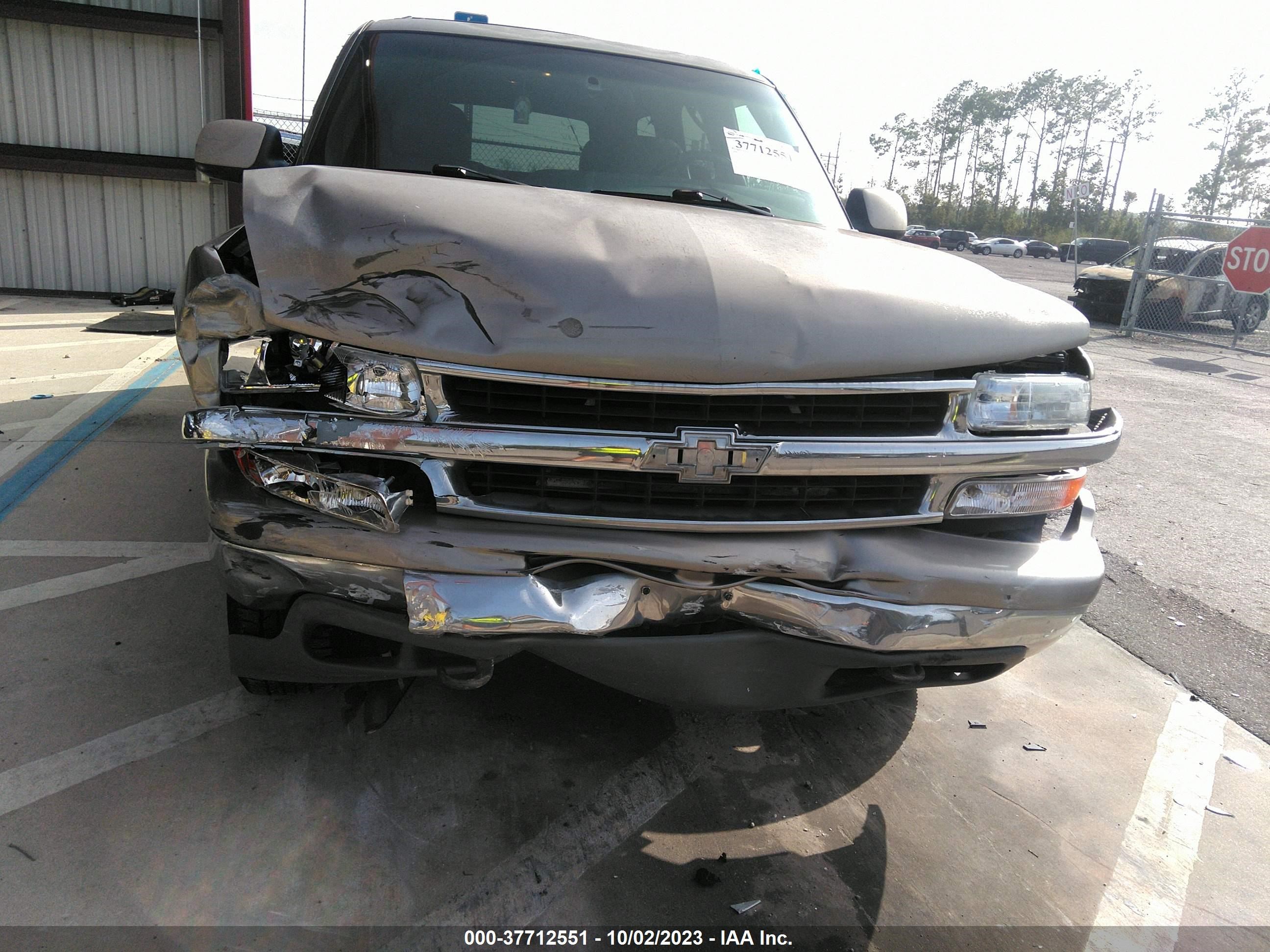 Photo 5 VIN: 1GNEK13T6YJ154687 - CHEVROLET TAHOE 