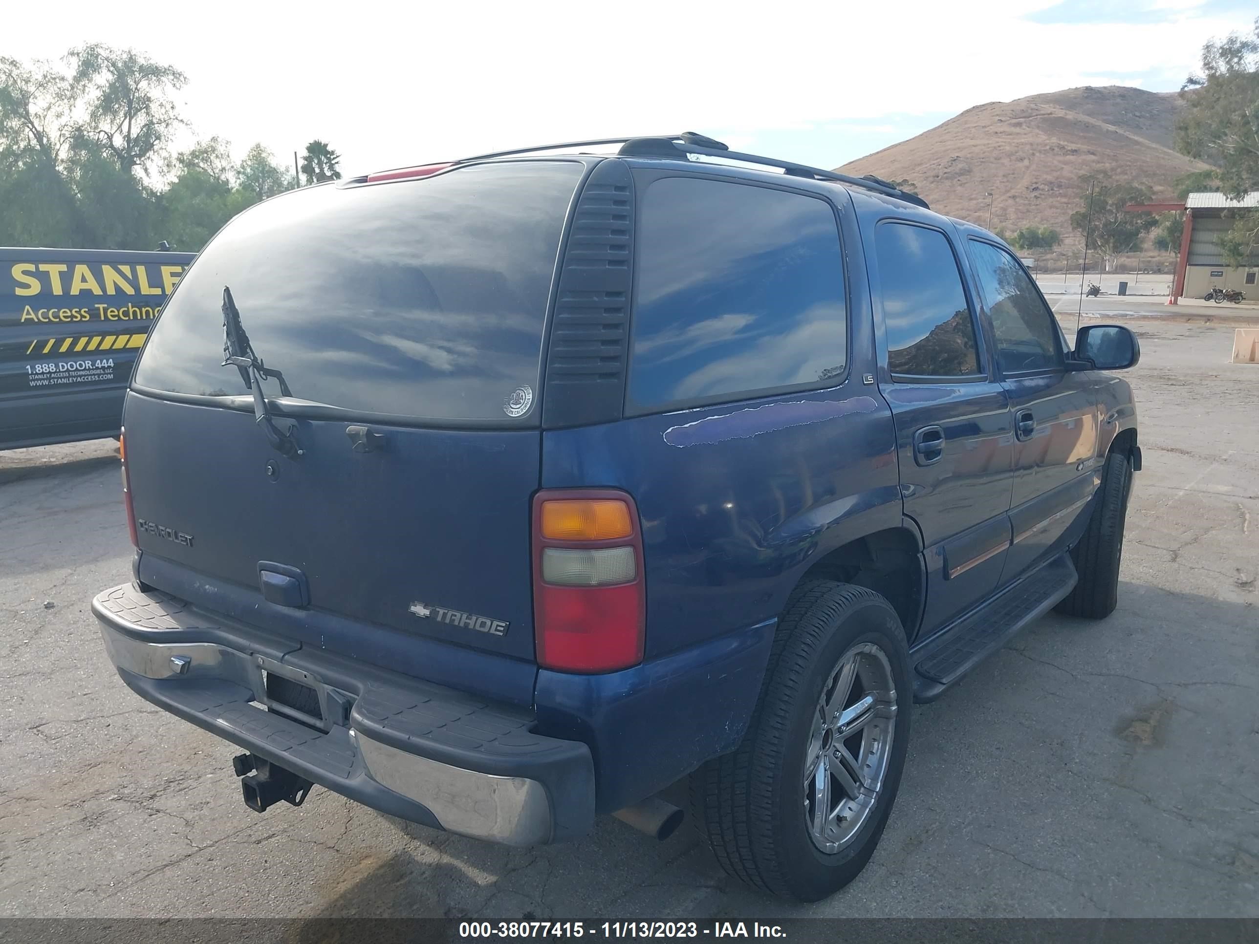 Photo 3 VIN: 1GNEK13T81J111491 - CHEVROLET TAHOE 