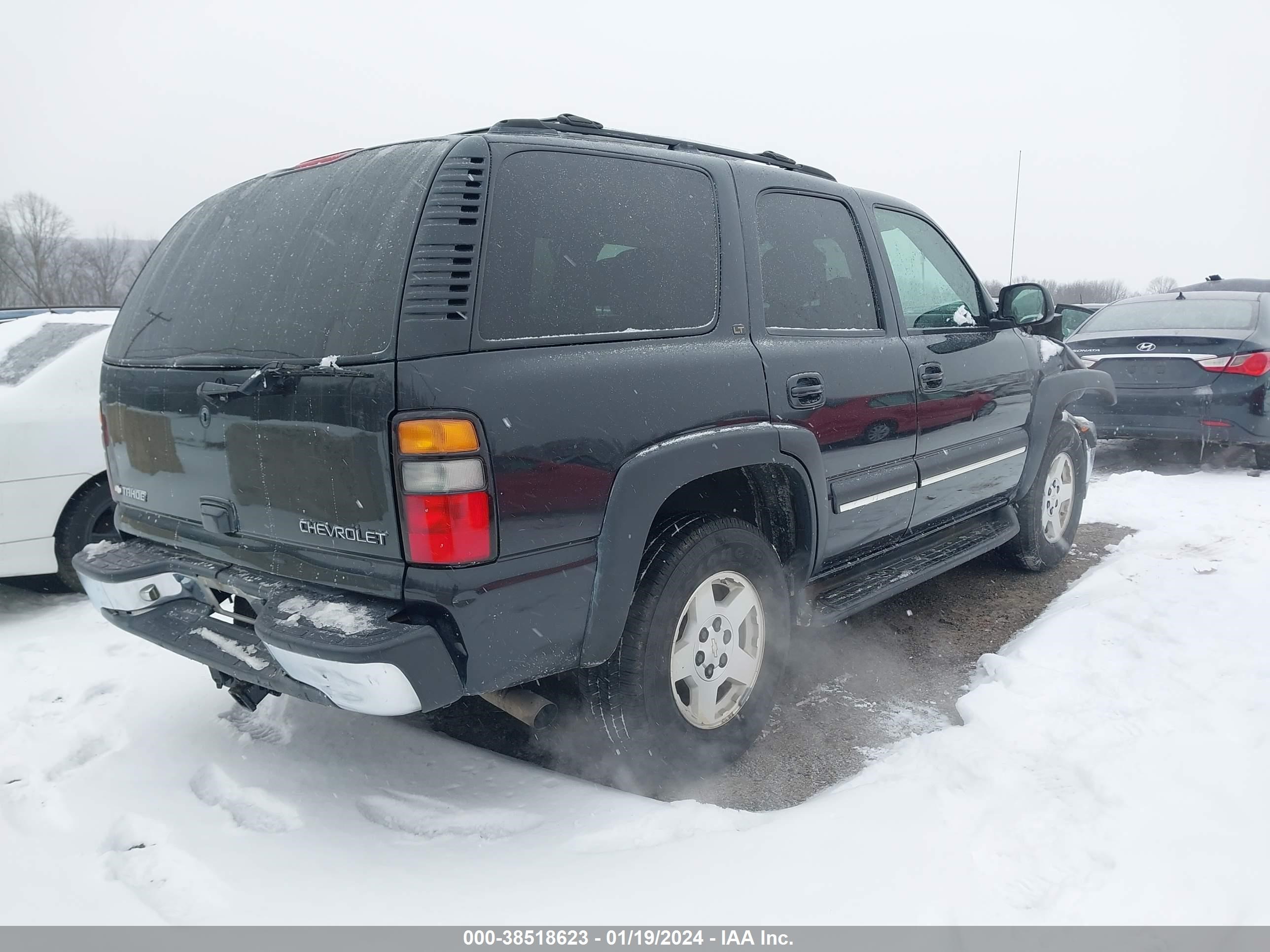 Photo 3 VIN: 1GNEK13T84J273318 - CHEVROLET TAHOE 