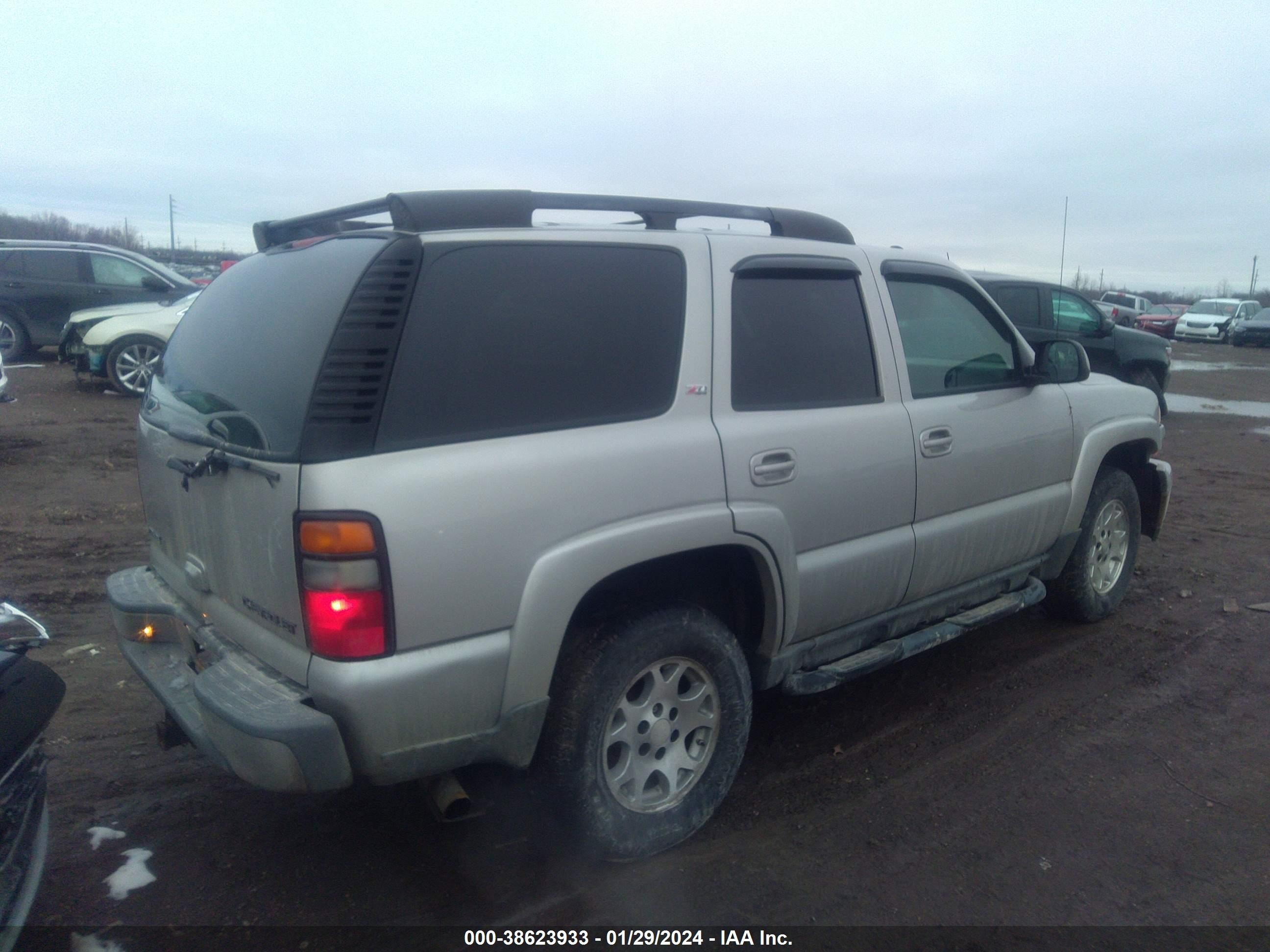 Photo 3 VIN: 1GNEK13T95R156592 - CHEVROLET TAHOE 