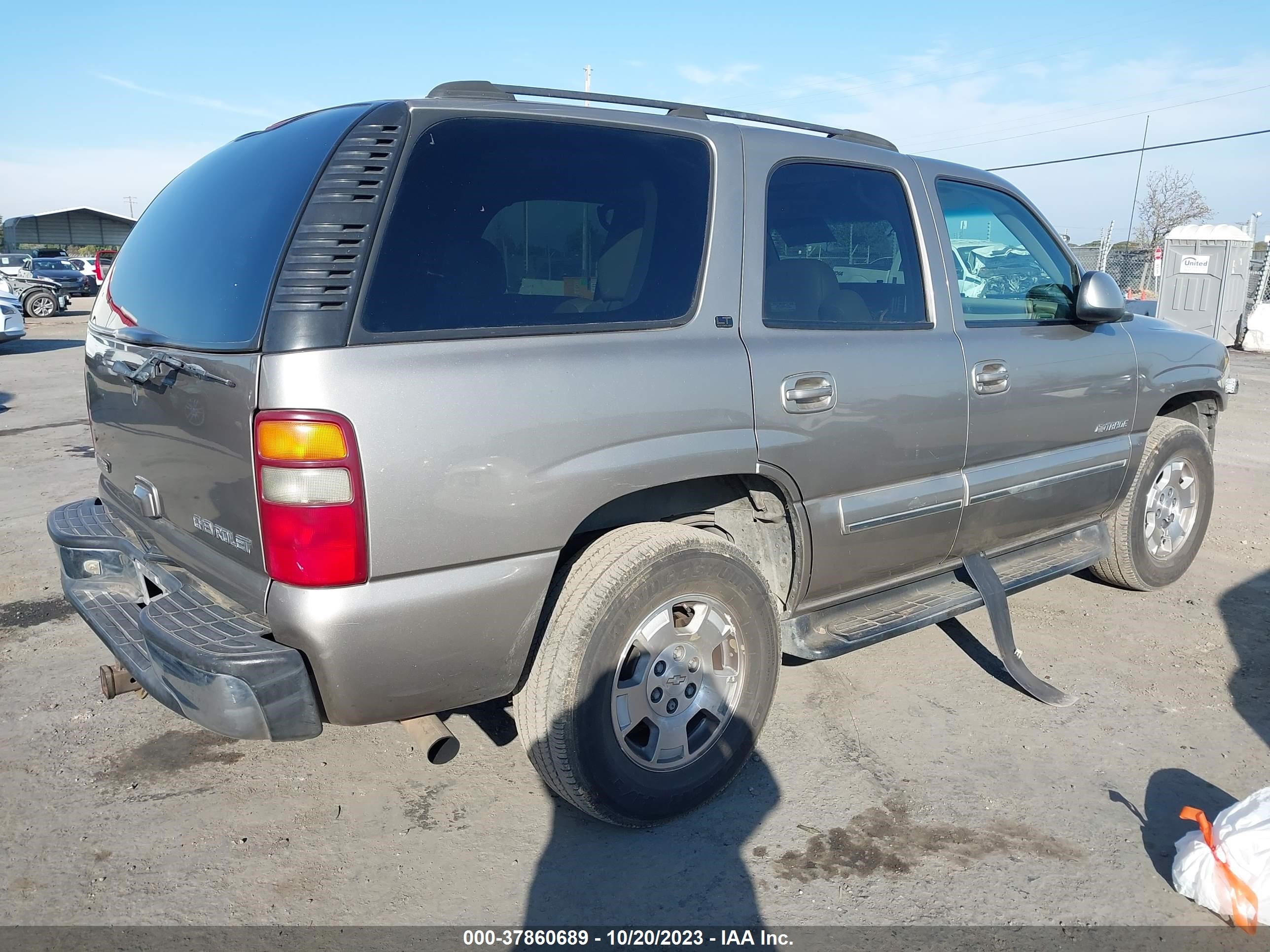 Photo 3 VIN: 1GNEK13TX1R220052 - CHEVROLET TAHOE 