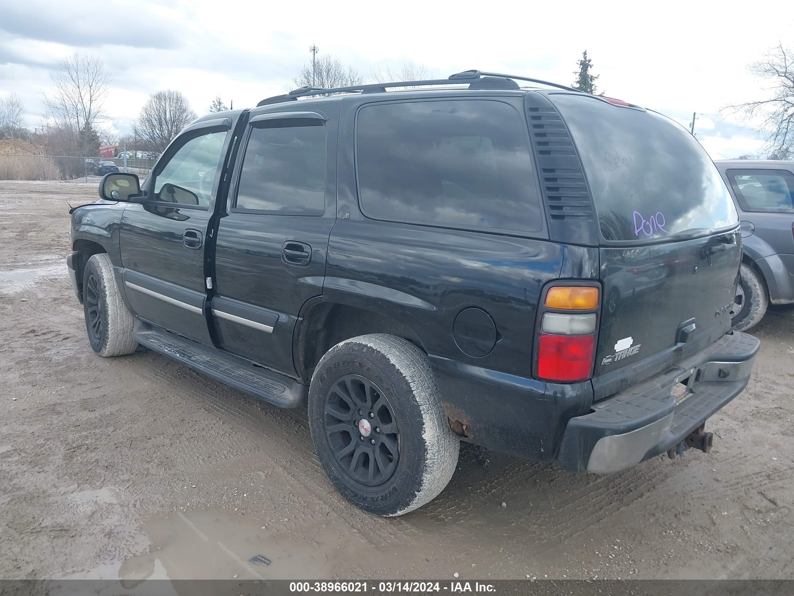 Photo 2 VIN: 1GNEK13TX5R108535 - CHEVROLET TAHOE 