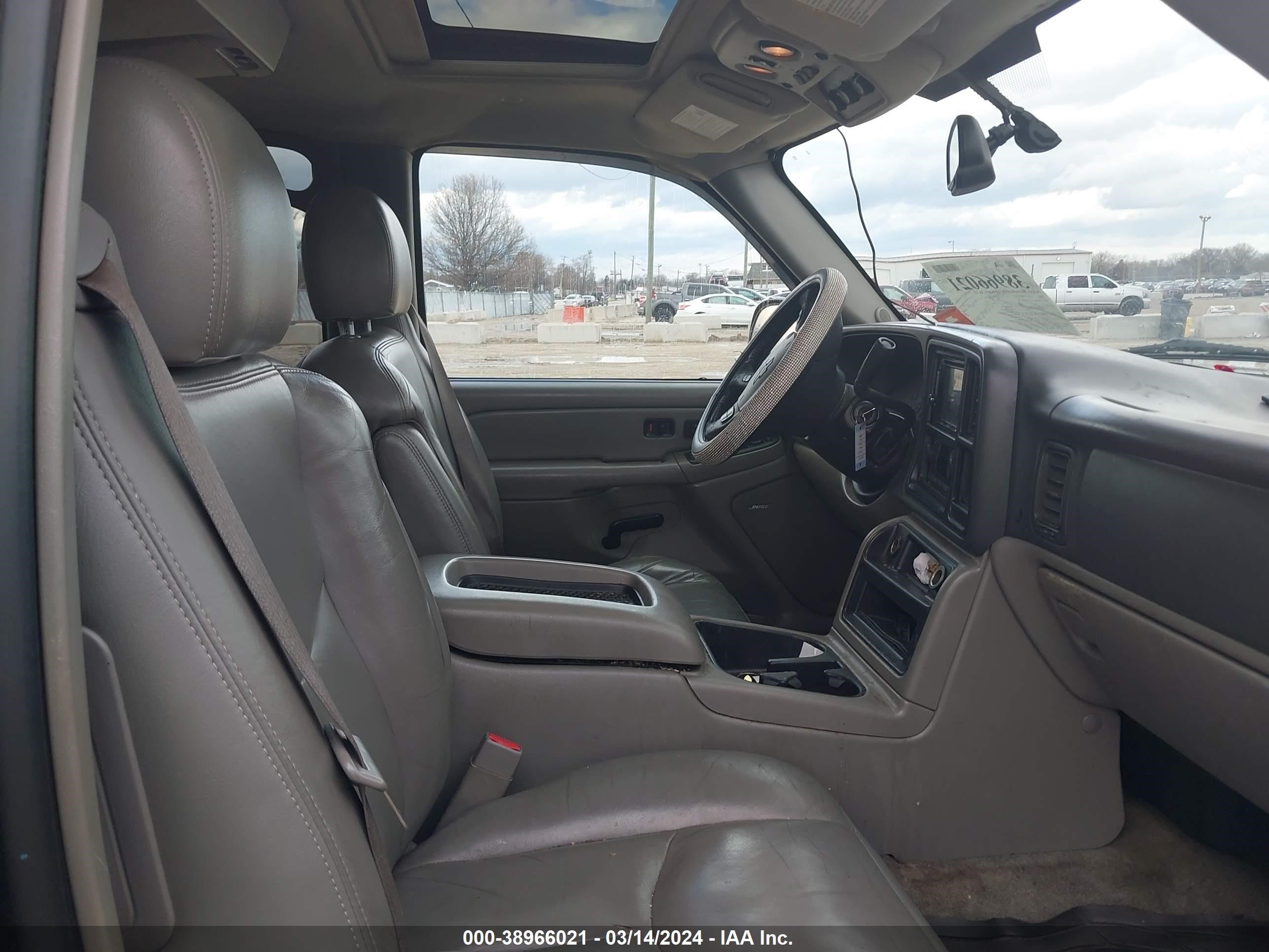 Photo 4 VIN: 1GNEK13TX5R108535 - CHEVROLET TAHOE 