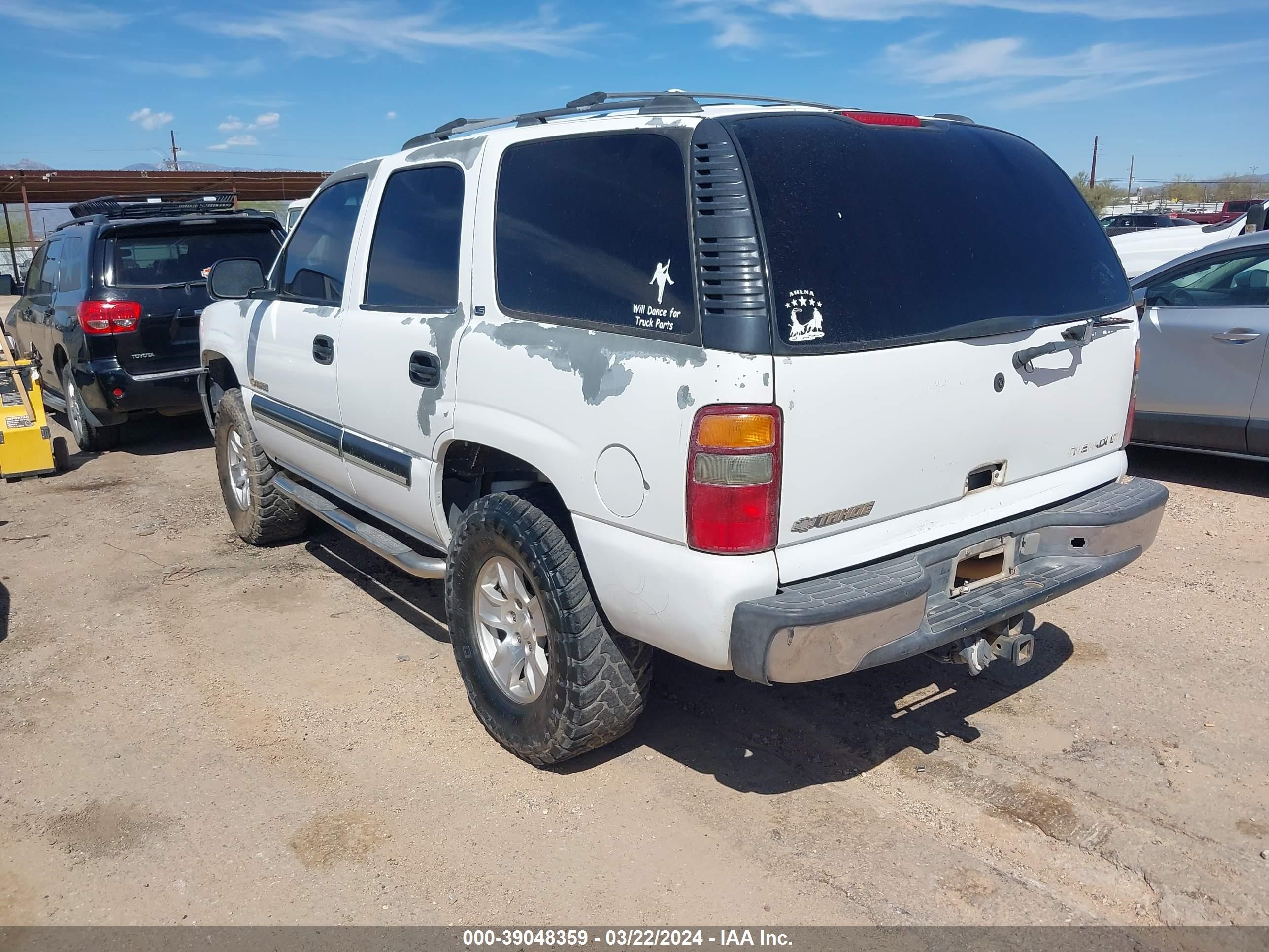 Photo 2 VIN: 1GNEK13TXYJ176661 - CHEVROLET TAHOE 