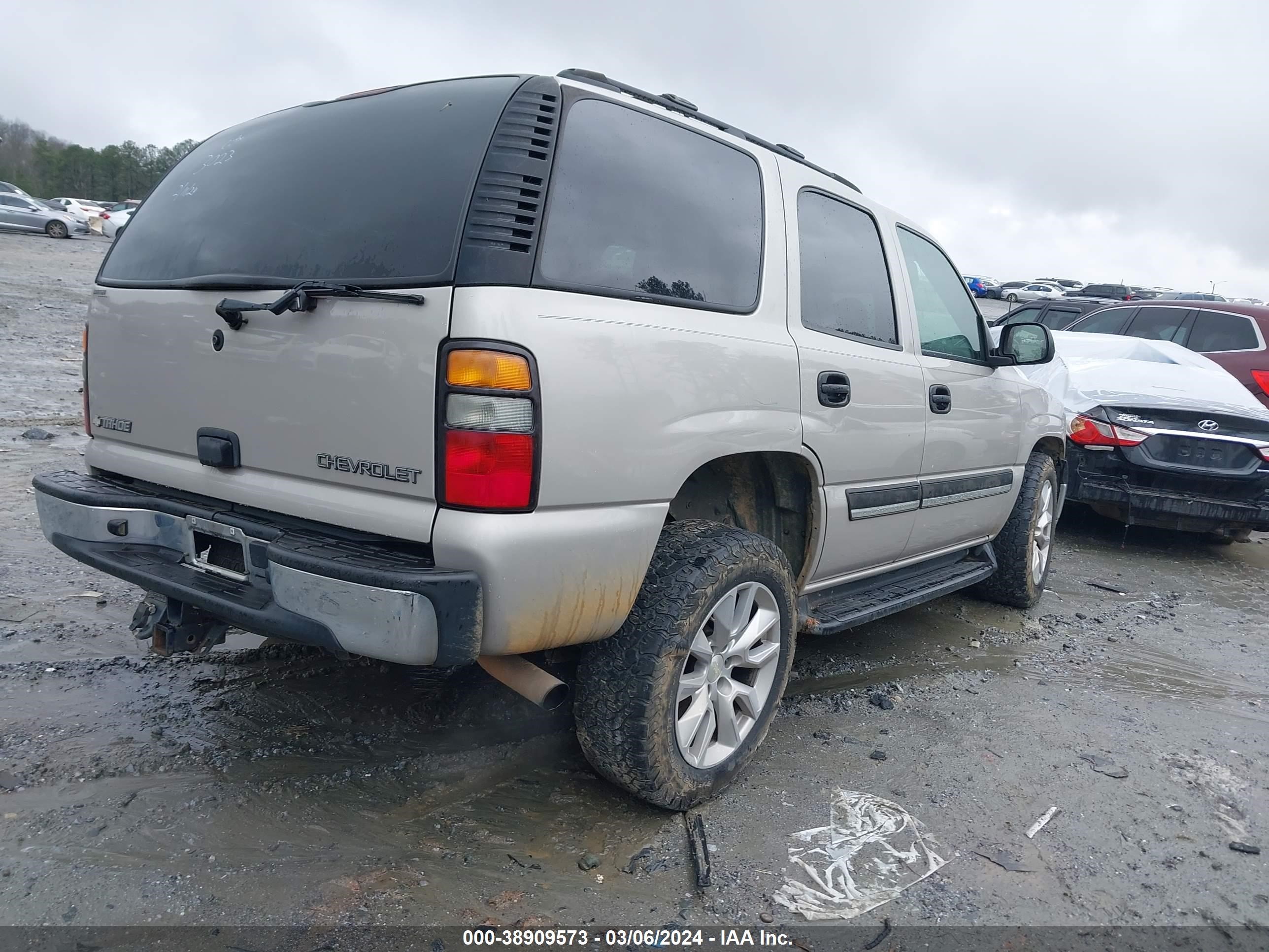 Photo 3 VIN: 1GNEK13V74J303023 - CHEVROLET TAHOE 