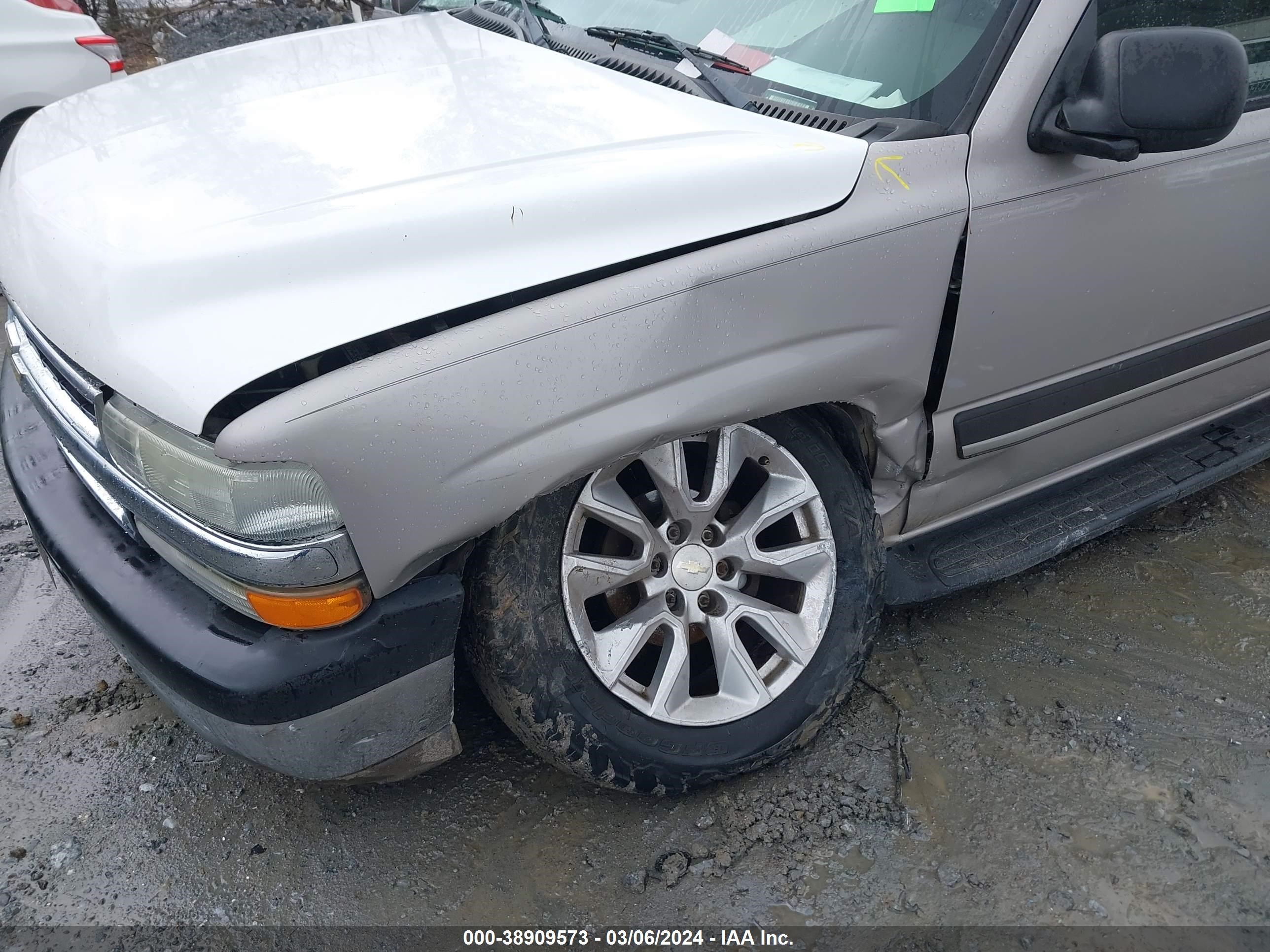 Photo 5 VIN: 1GNEK13V74J303023 - CHEVROLET TAHOE 