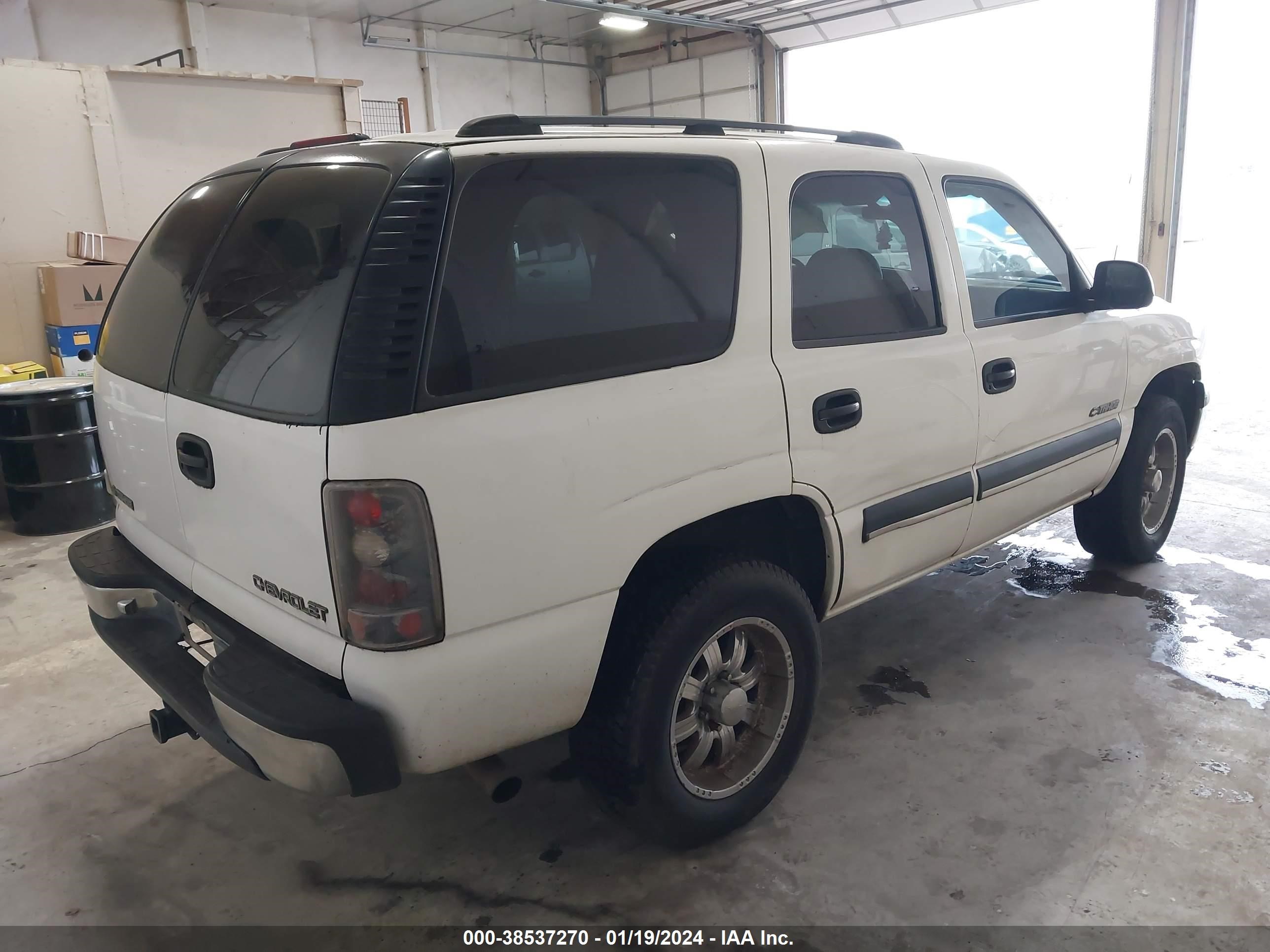 Photo 3 VIN: 1GNEK13V7YJ184508 - CHEVROLET TAHOE 