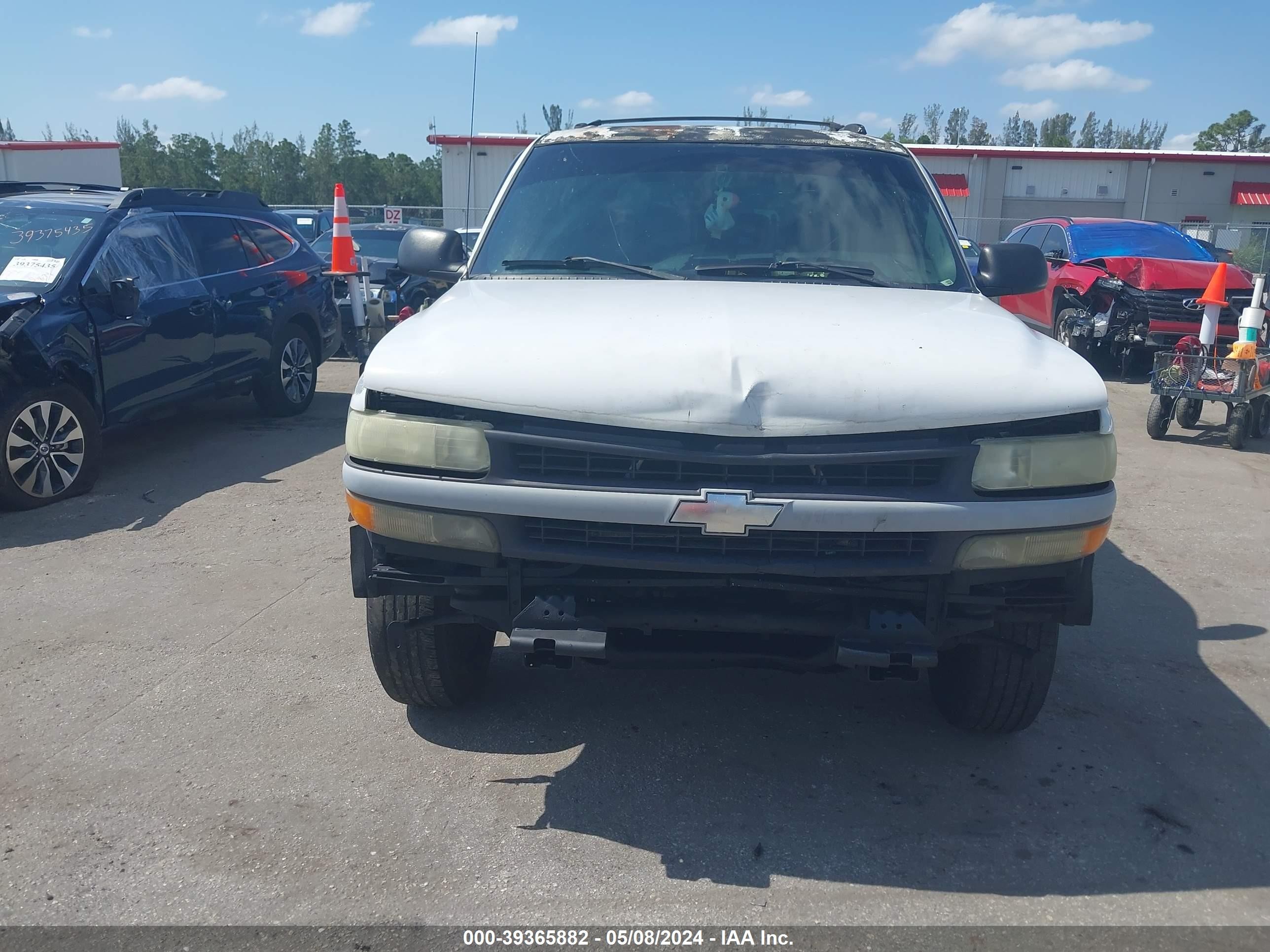 Photo 11 VIN: 1GNEK13V92J257272 - CHEVROLET TAHOE 