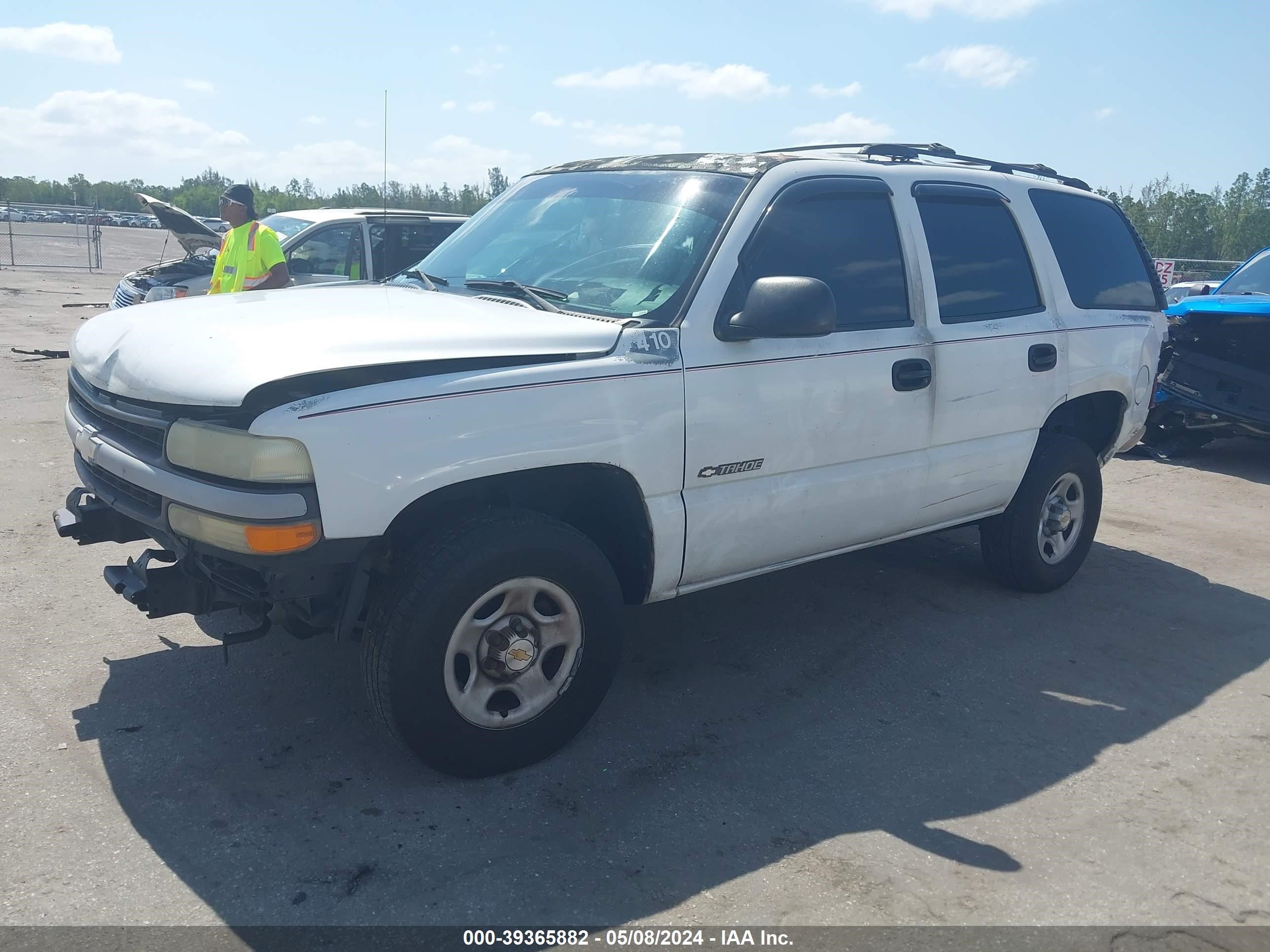 Photo 2 VIN: 1GNEK13V92J257272 - CHEVROLET TAHOE 