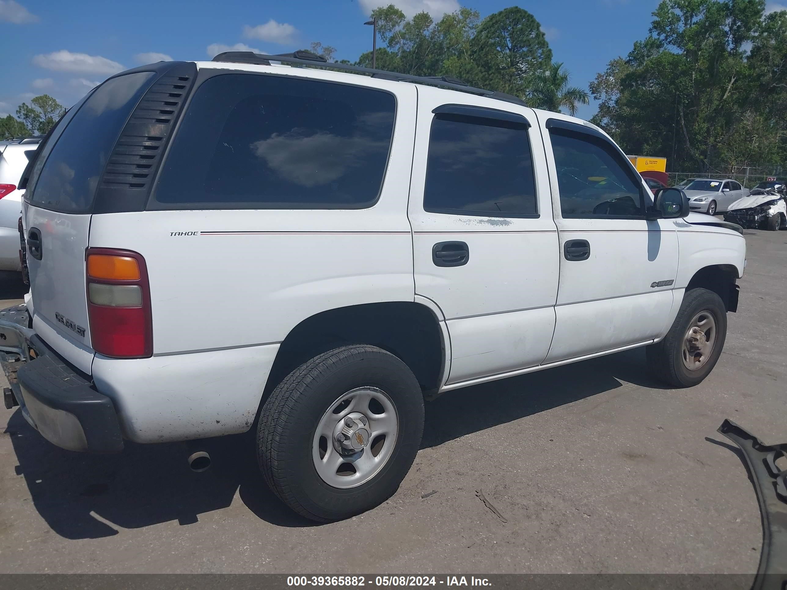 Photo 3 VIN: 1GNEK13V92J257272 - CHEVROLET TAHOE 