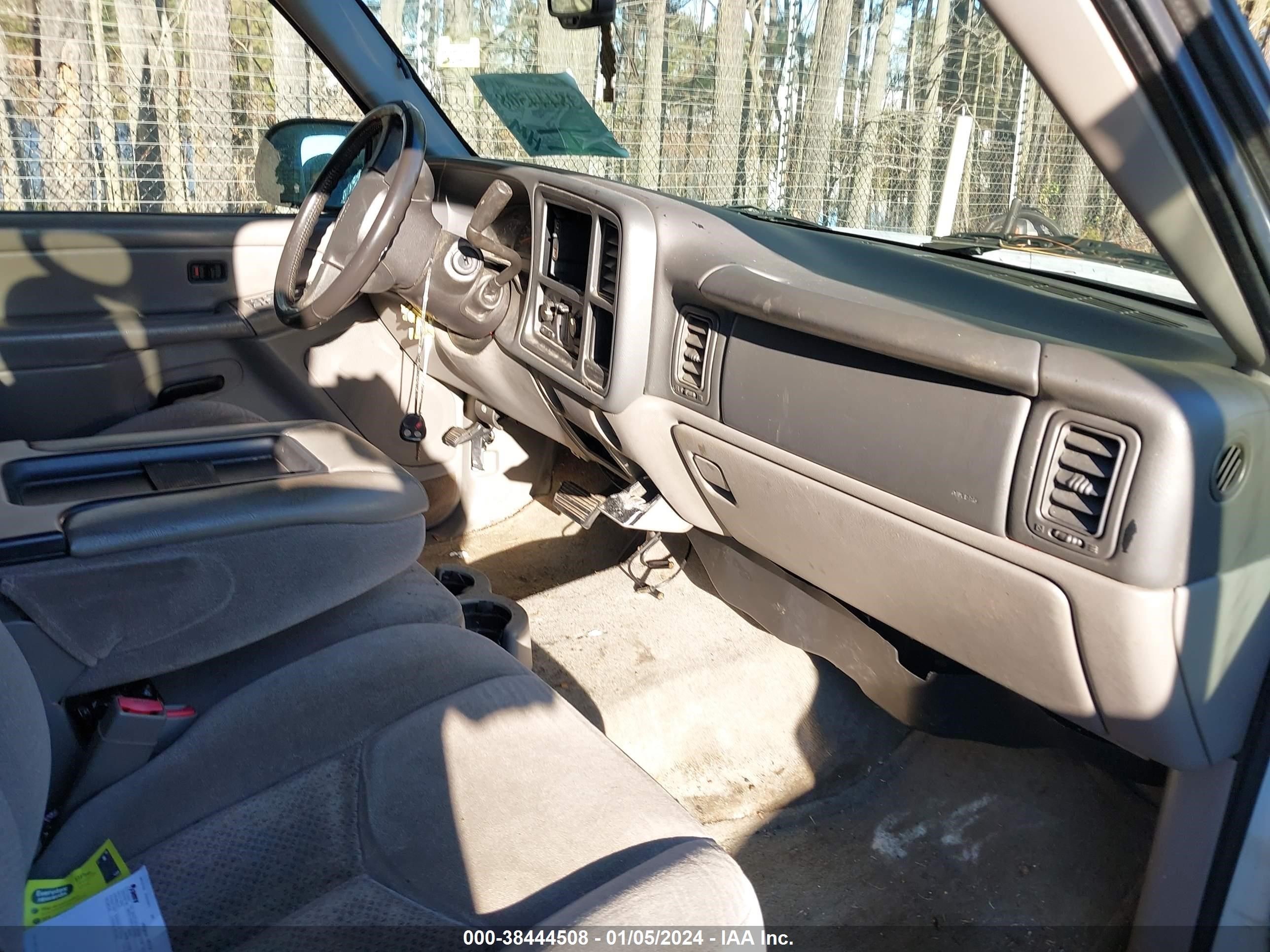 Photo 4 VIN: 1GNEK13V94J163492 - CHEVROLET TAHOE 