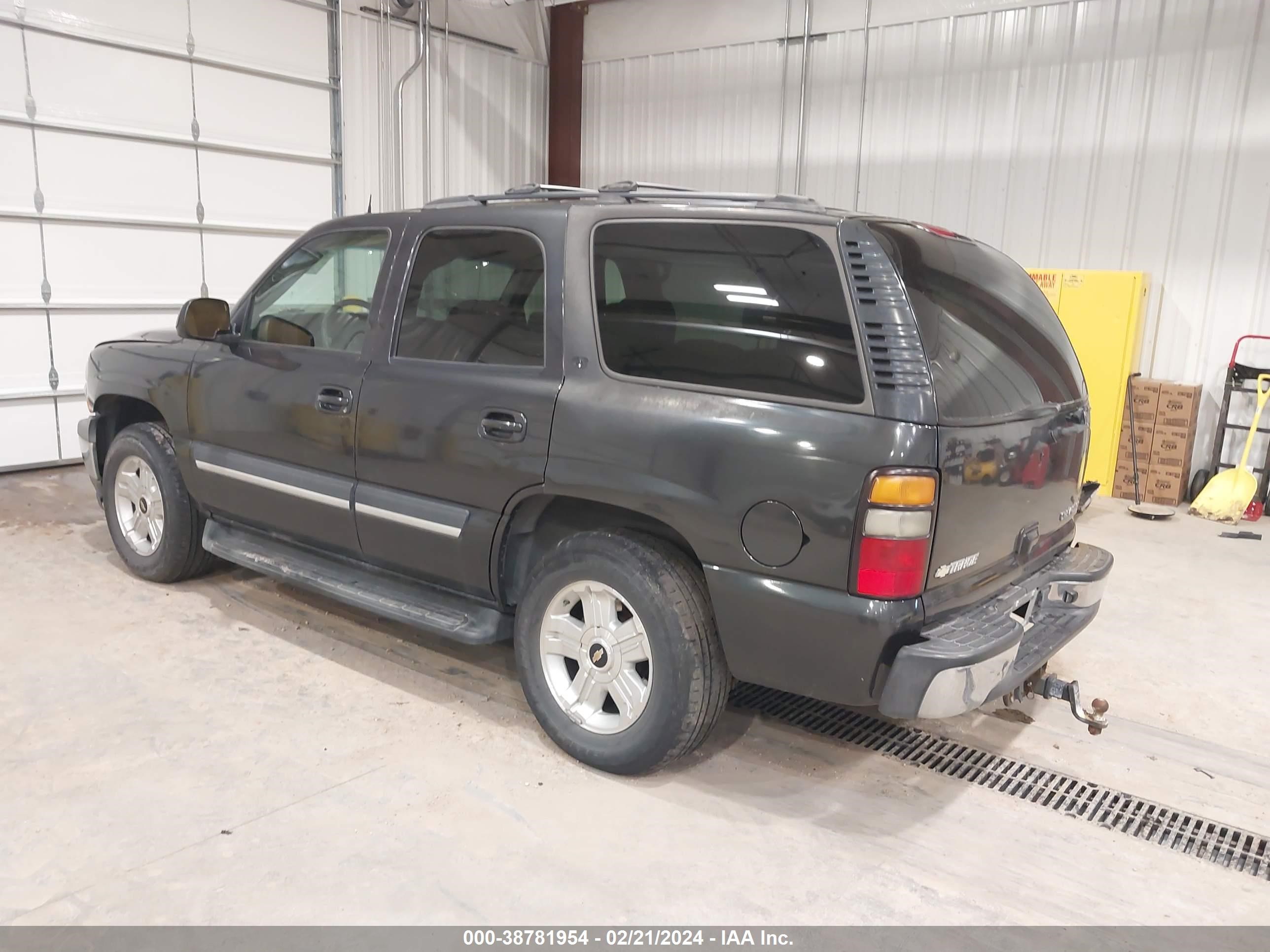 Photo 2 VIN: 1GNEK13Z05R180770 - CHEVROLET TAHOE 