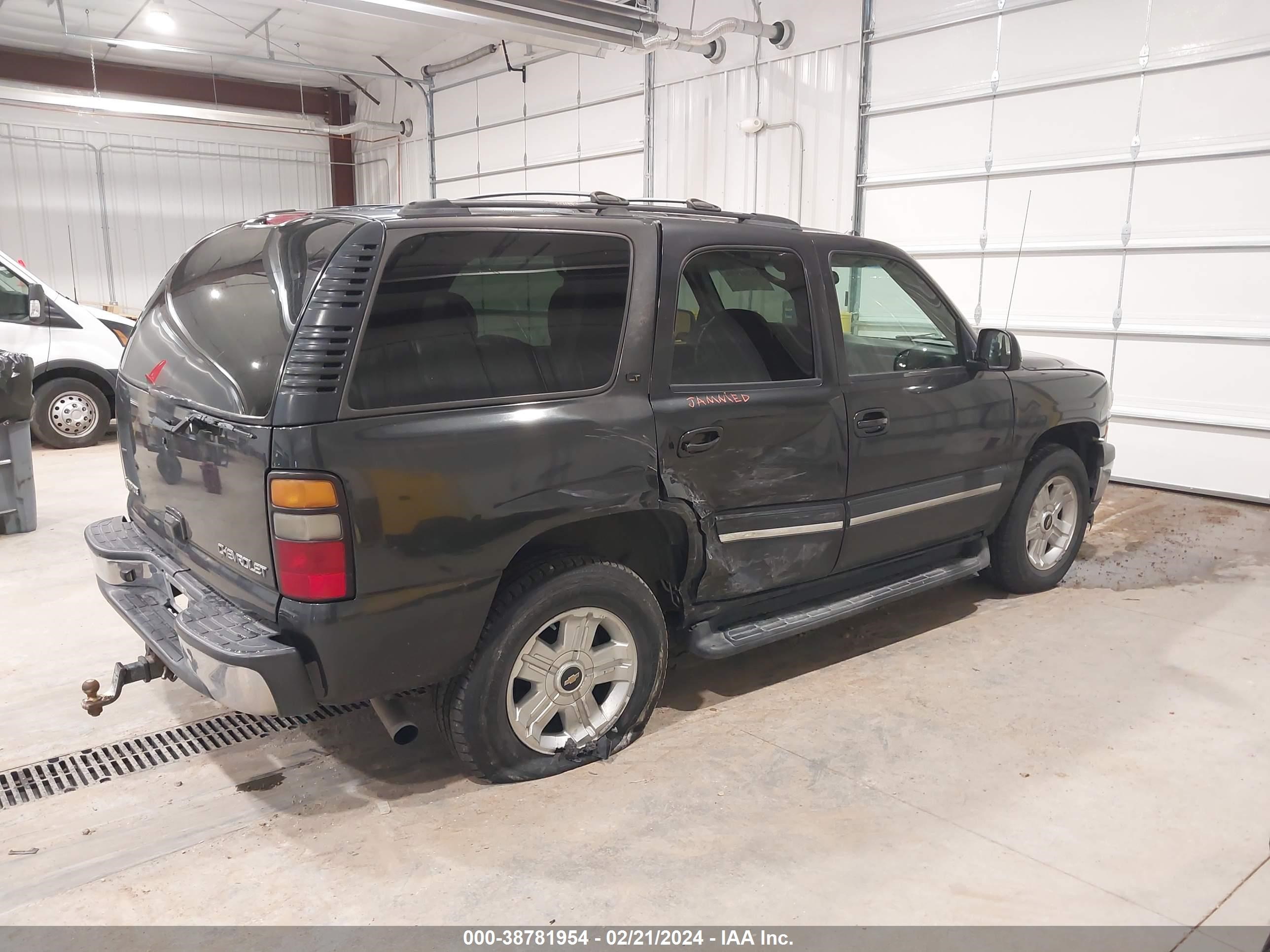 Photo 3 VIN: 1GNEK13Z05R180770 - CHEVROLET TAHOE 