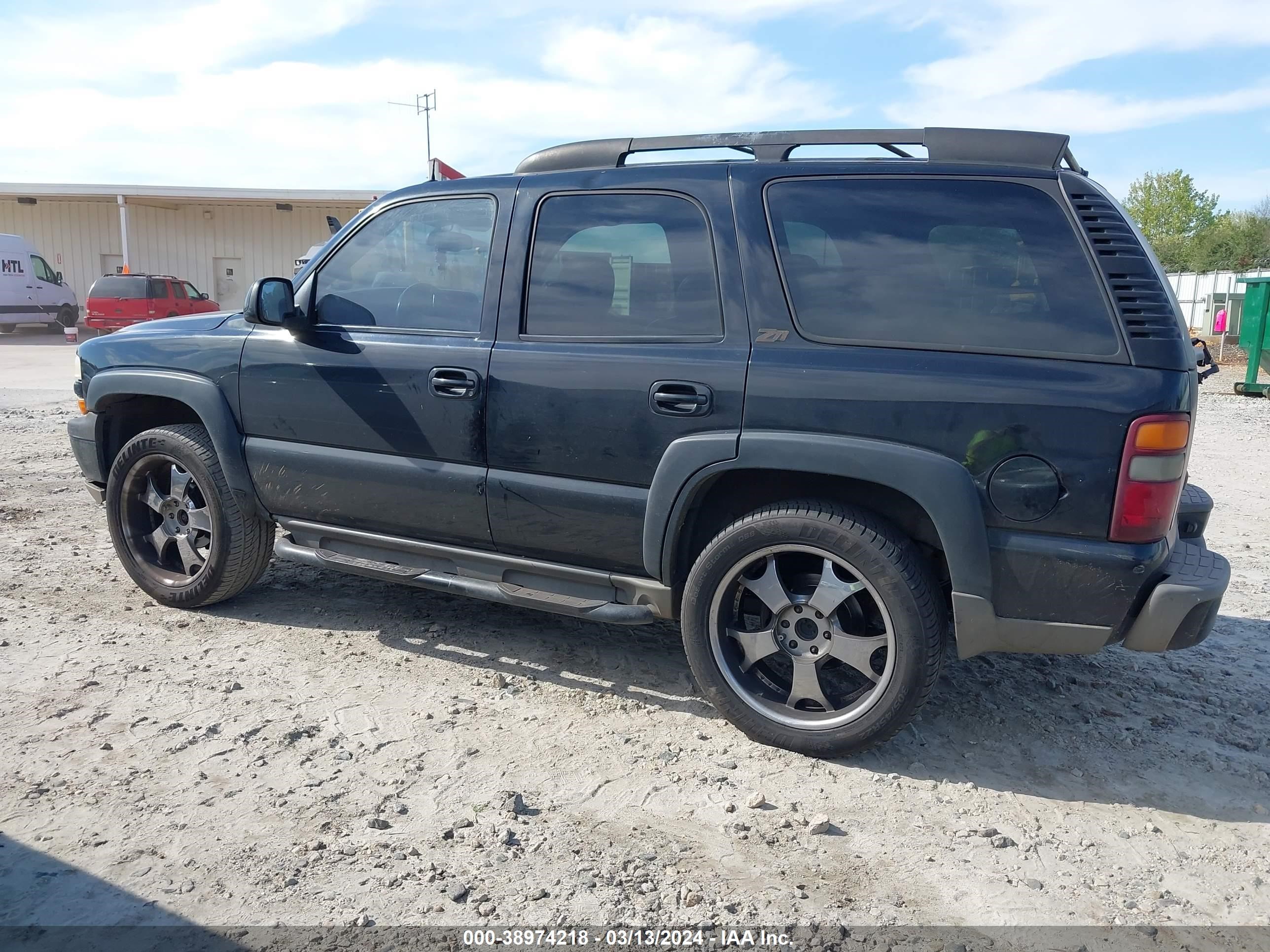 Photo 2 VIN: 1GNEK13Z13R133969 - CHEVROLET TAHOE 