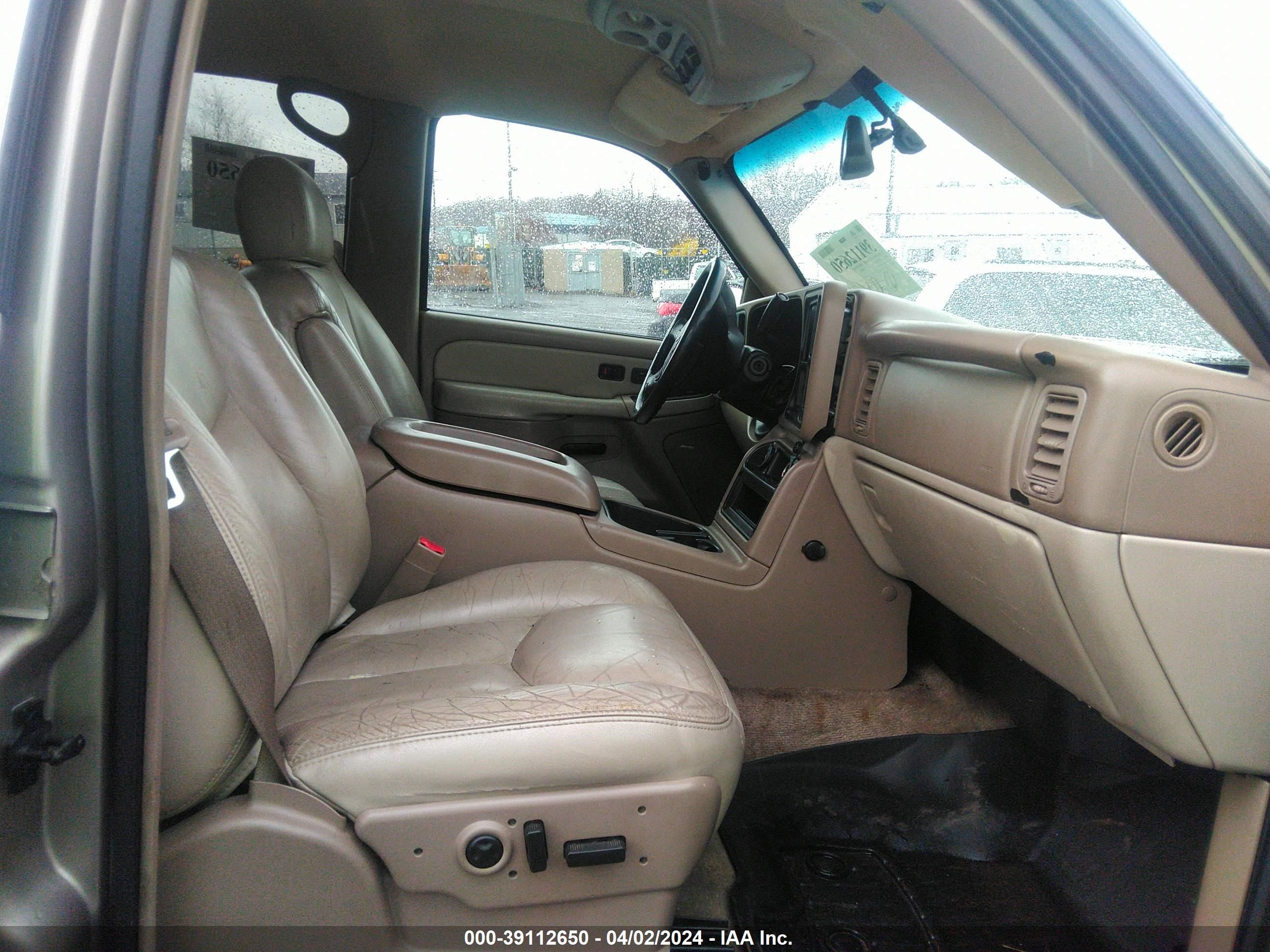 Photo 4 VIN: 1GNEK13Z13R310097 - CHEVROLET TAHOE 