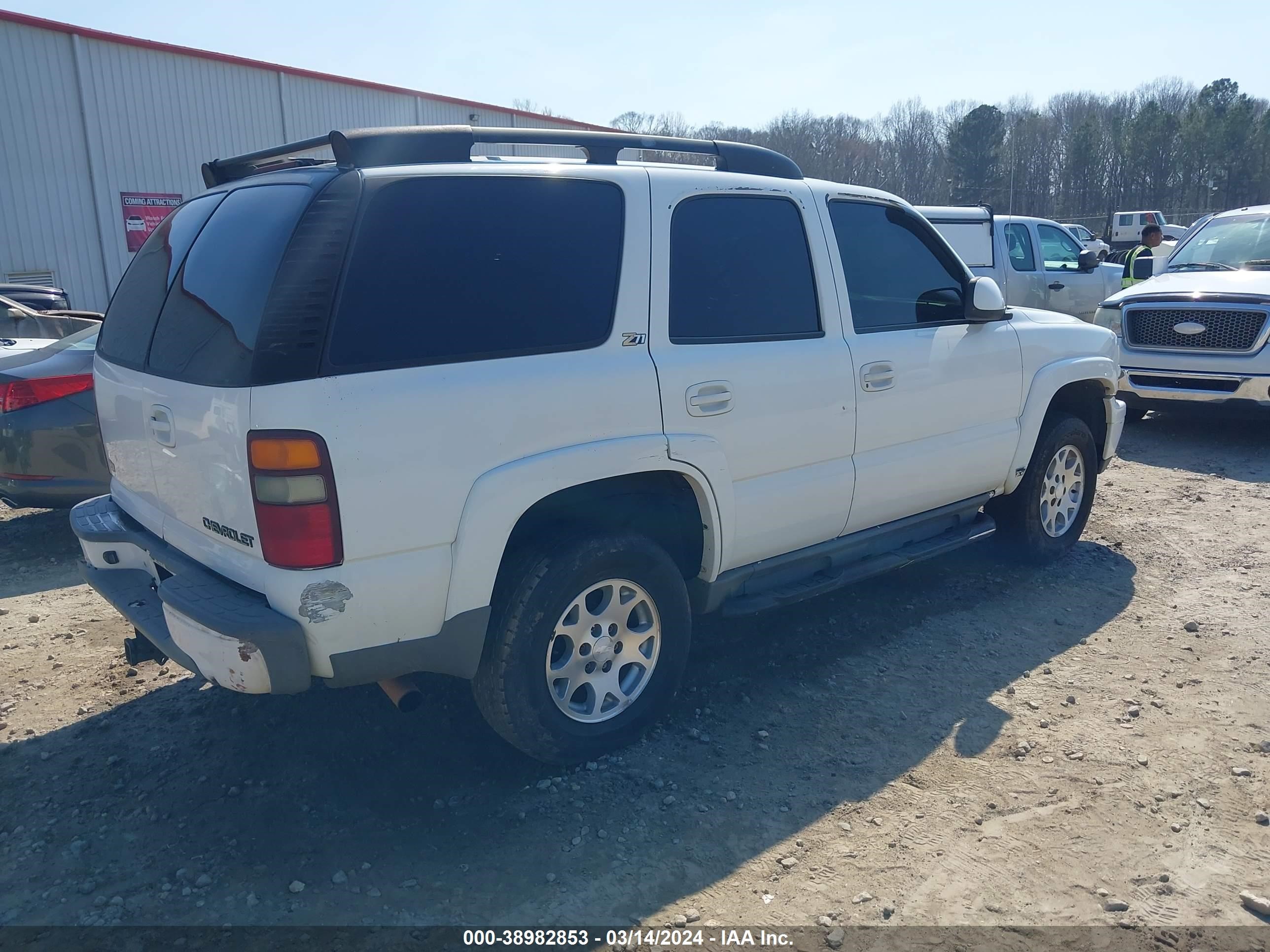 Photo 3 VIN: 1GNEK13Z22R201971 - CHEVROLET TAHOE 