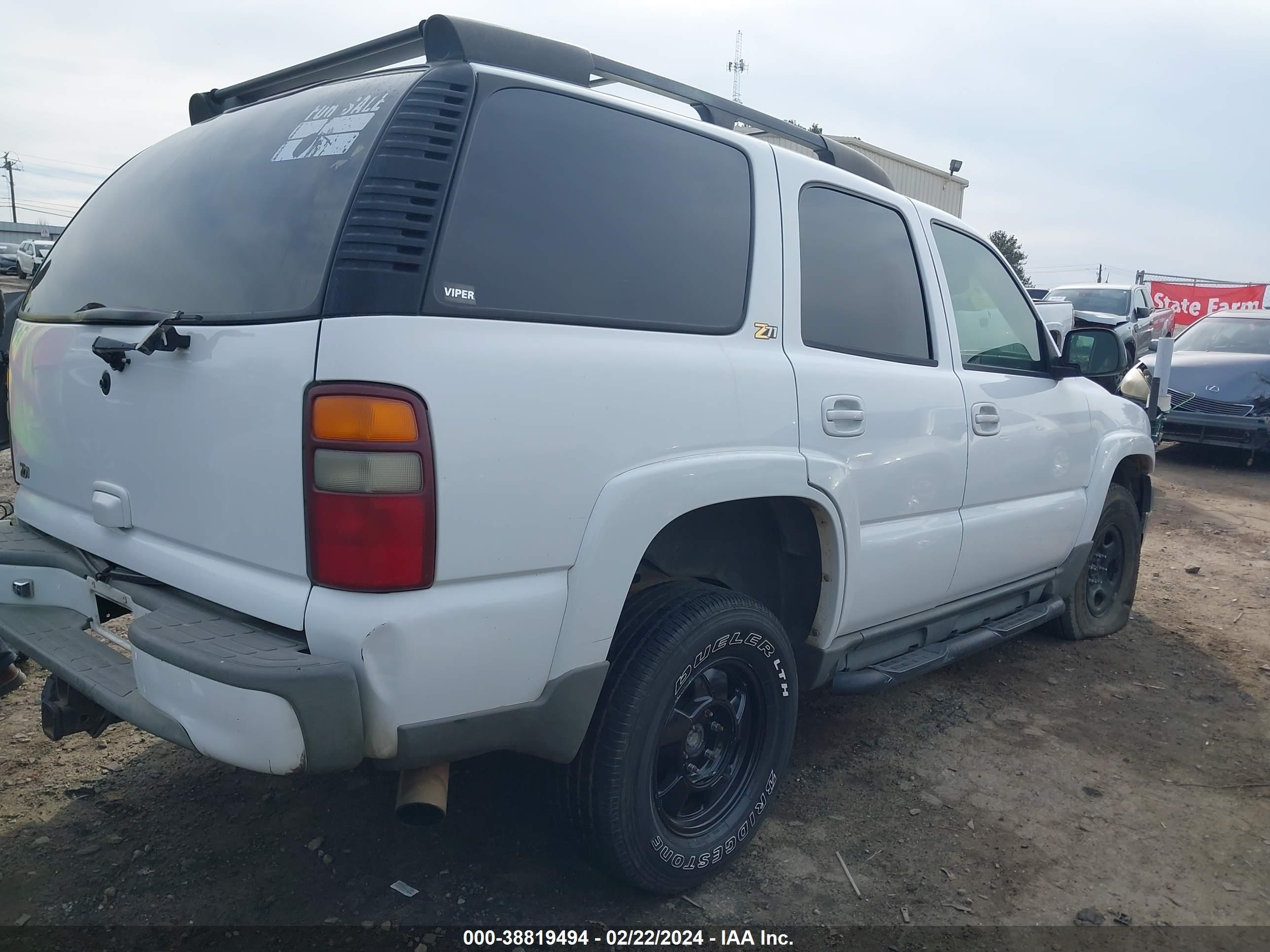 Photo 3 VIN: 1GNEK13Z34R232147 - CHEVROLET TAHOE 