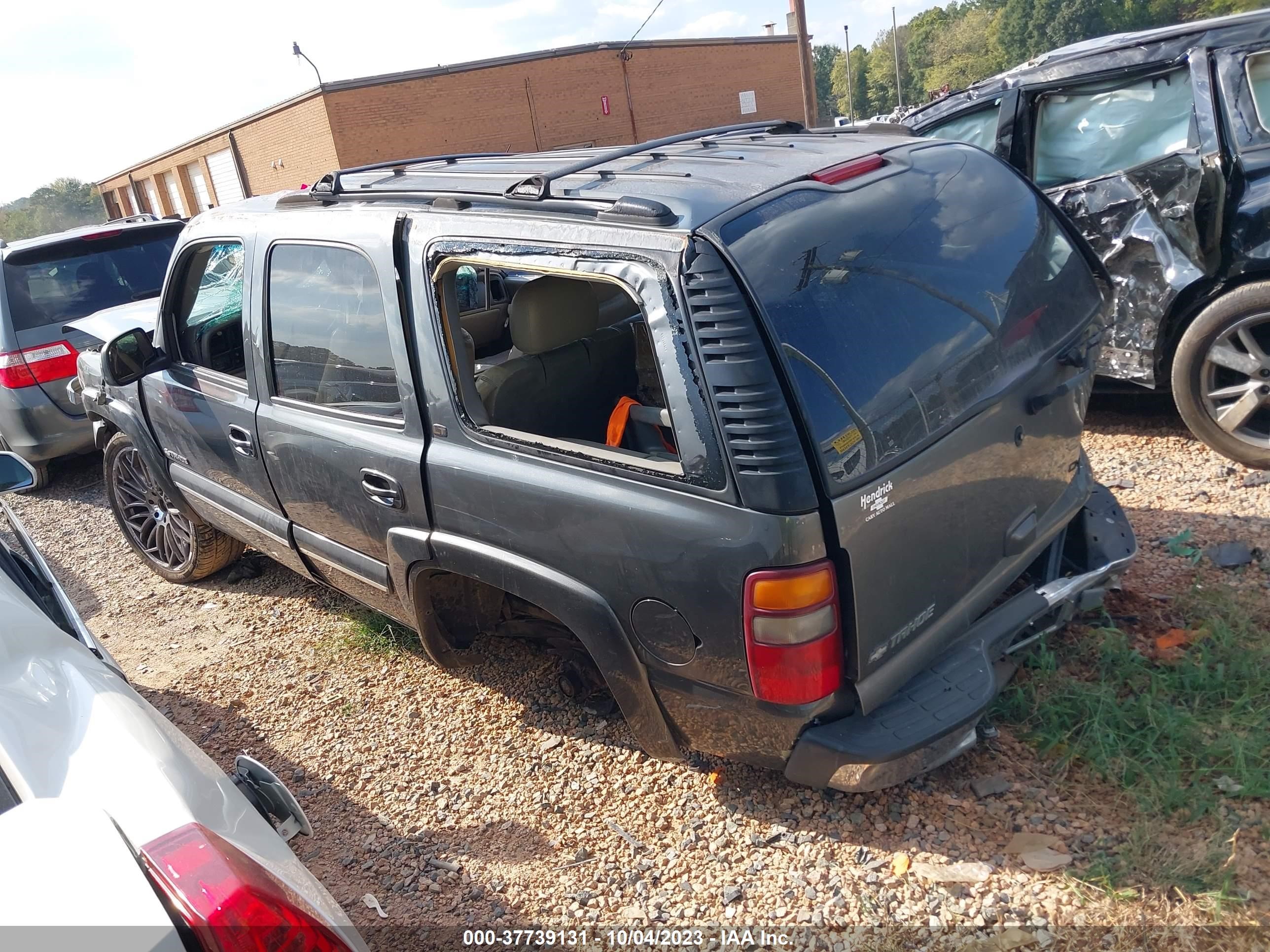 Photo 2 VIN: 1GNEK13Z42R129302 - CHEVROLET TAHOE 