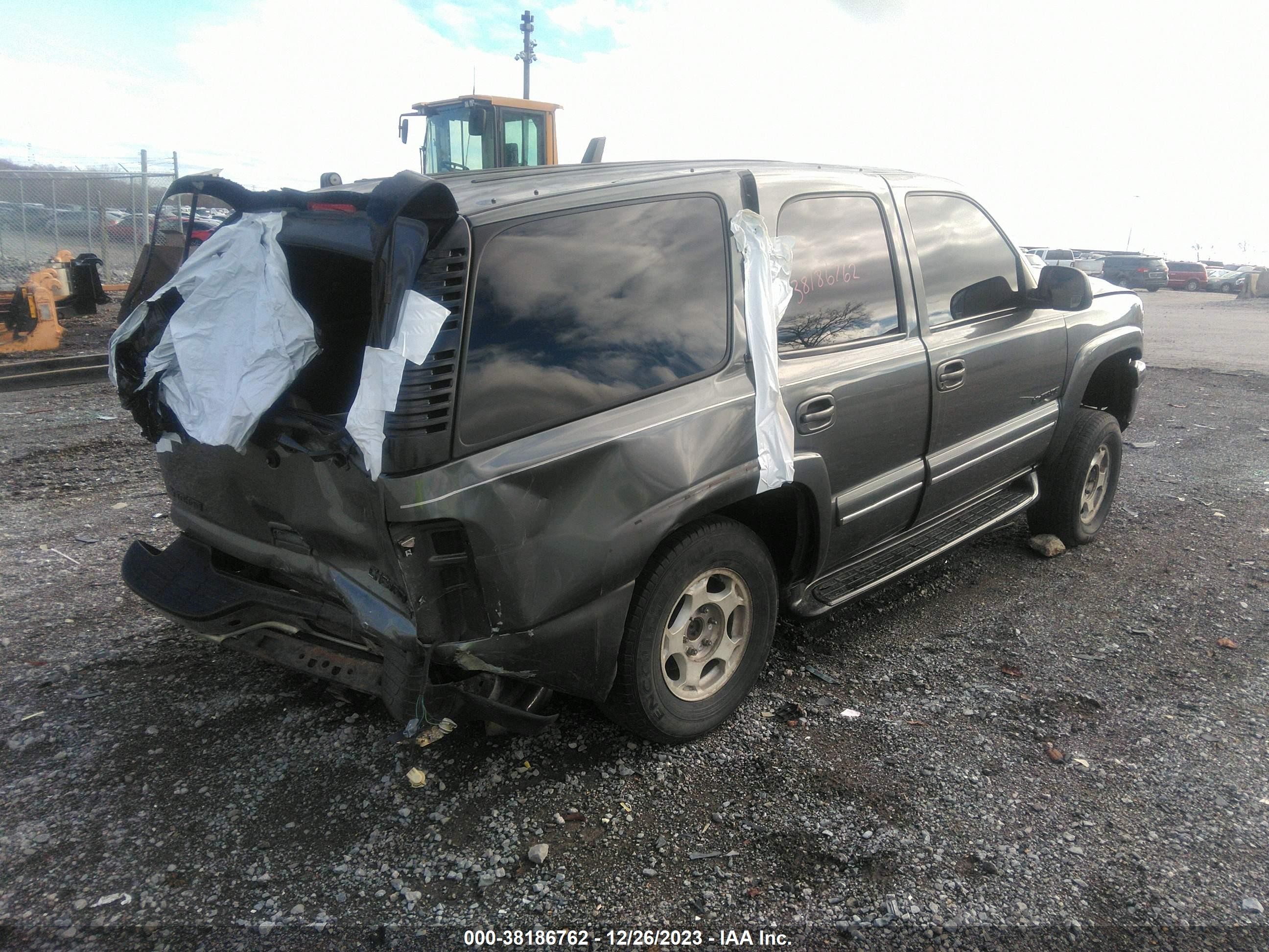 Photo 3 VIN: 1GNEK13Z52J183061 - CHEVROLET TAHOE 