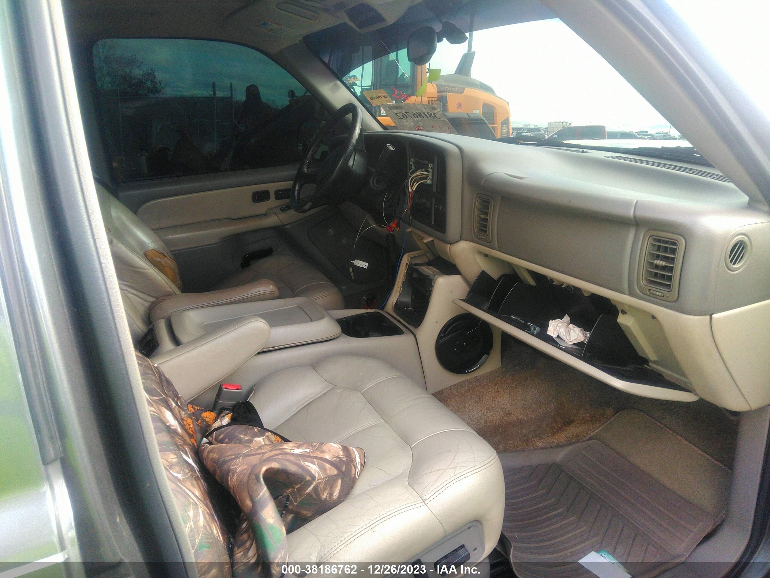 Photo 4 VIN: 1GNEK13Z52J183061 - CHEVROLET TAHOE 