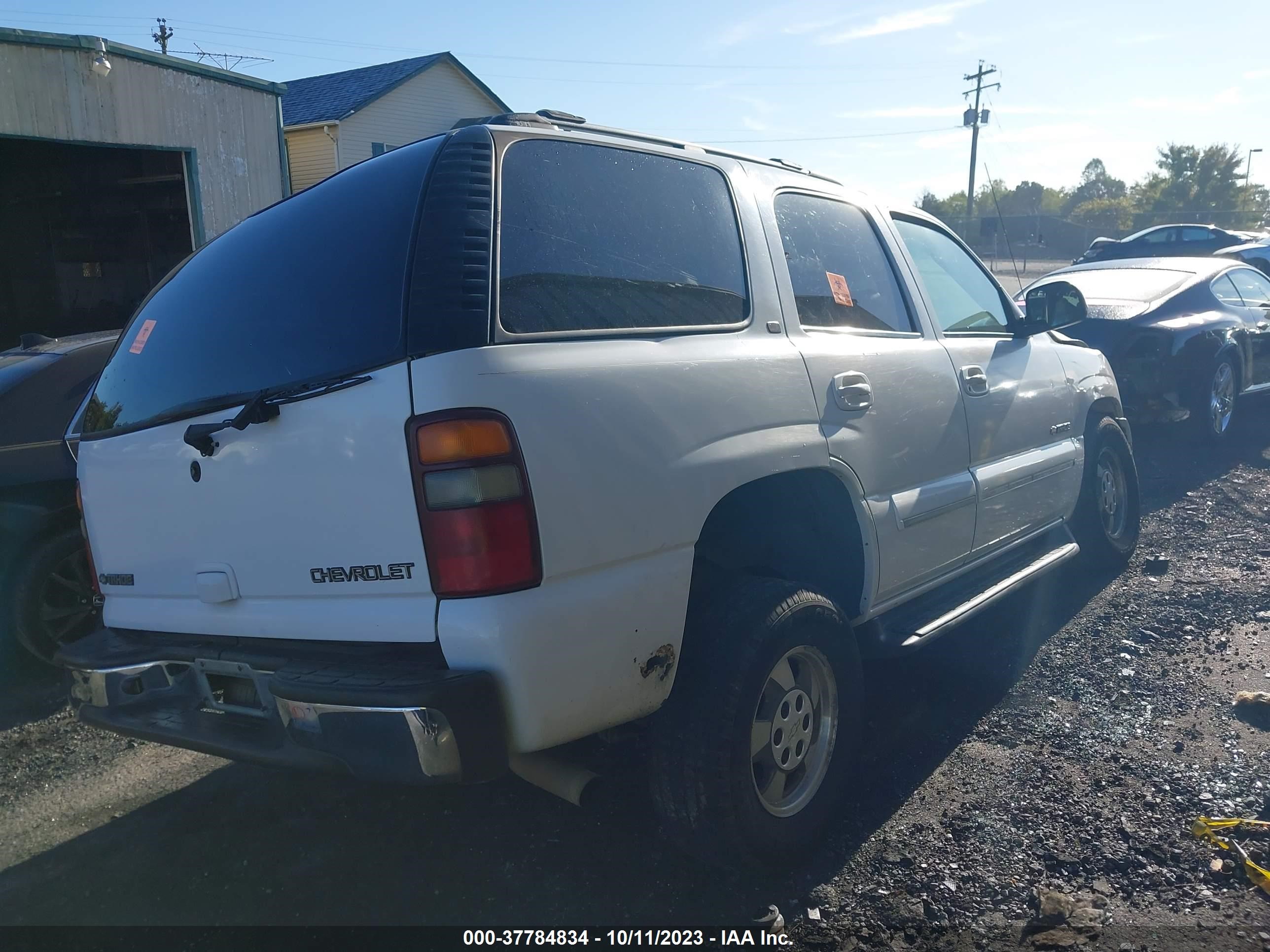 Photo 3 VIN: 1GNEK13Z52J197557 - CHEVROLET TAHOE 