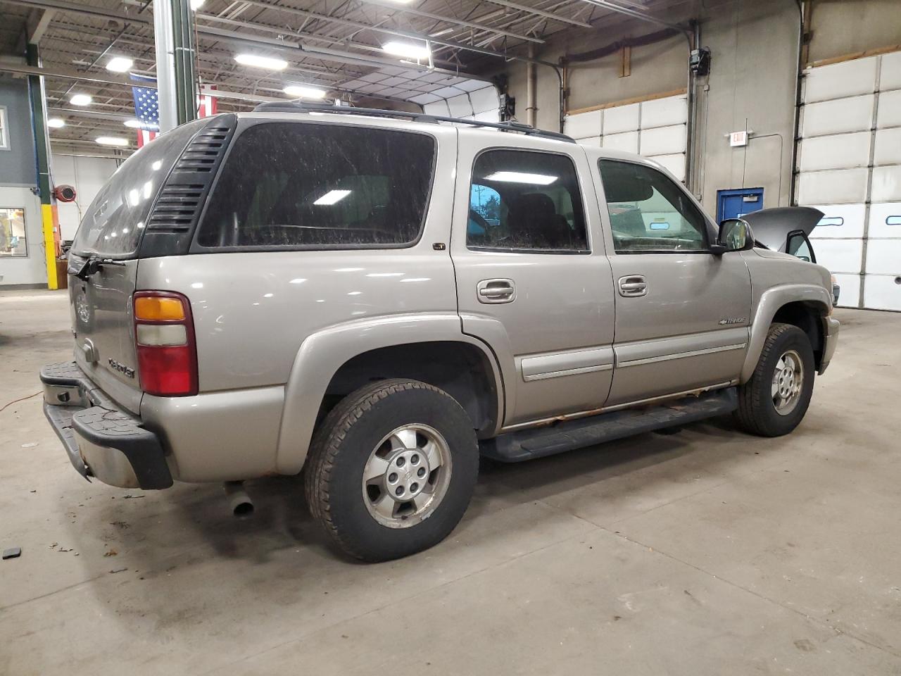 Photo 2 VIN: 1GNEK13Z52J222540 - CHEVROLET TAHOE 