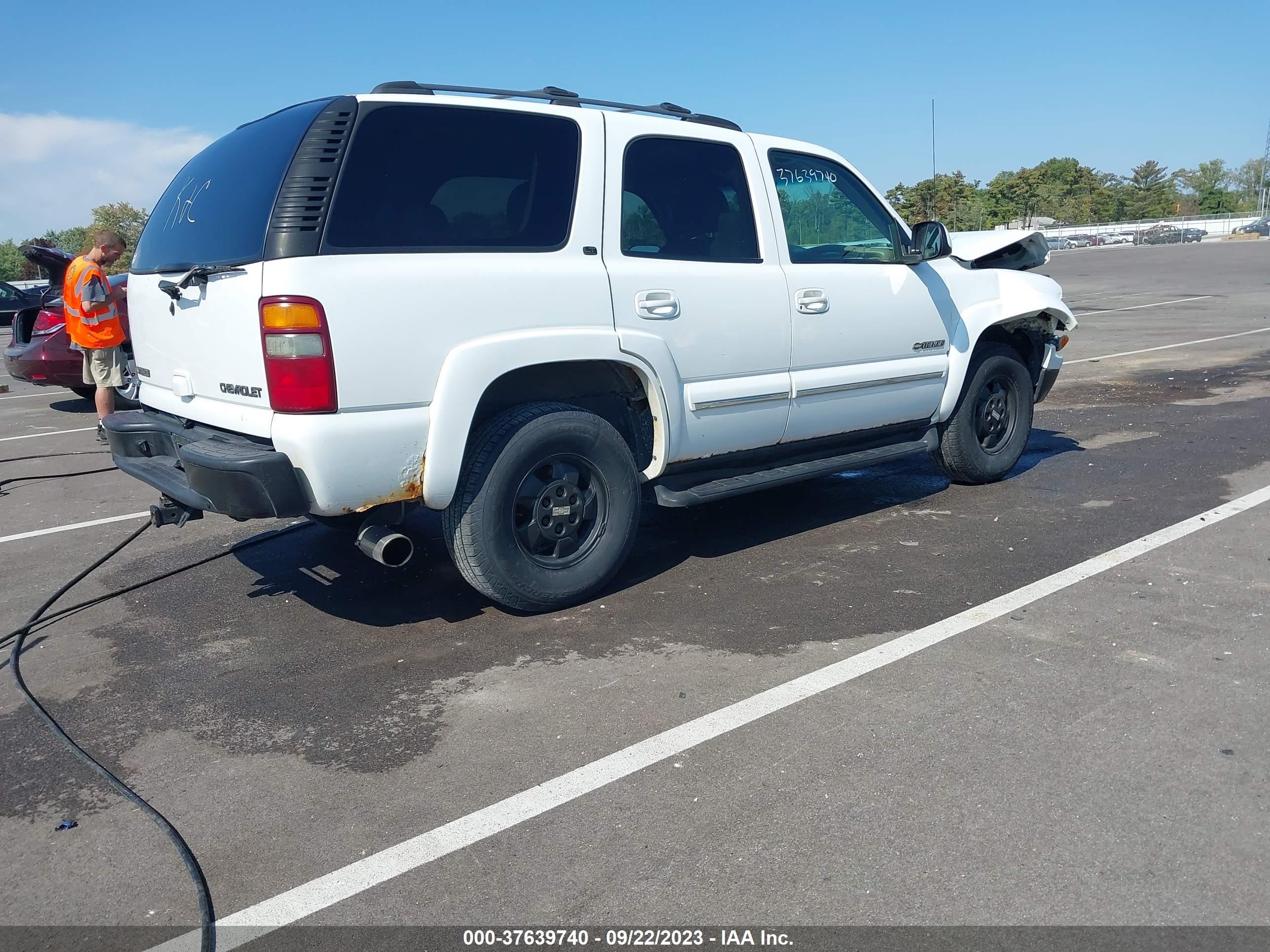 Photo 3 VIN: 1GNEK13Z72J174944 - CHEVROLET TAHOE 