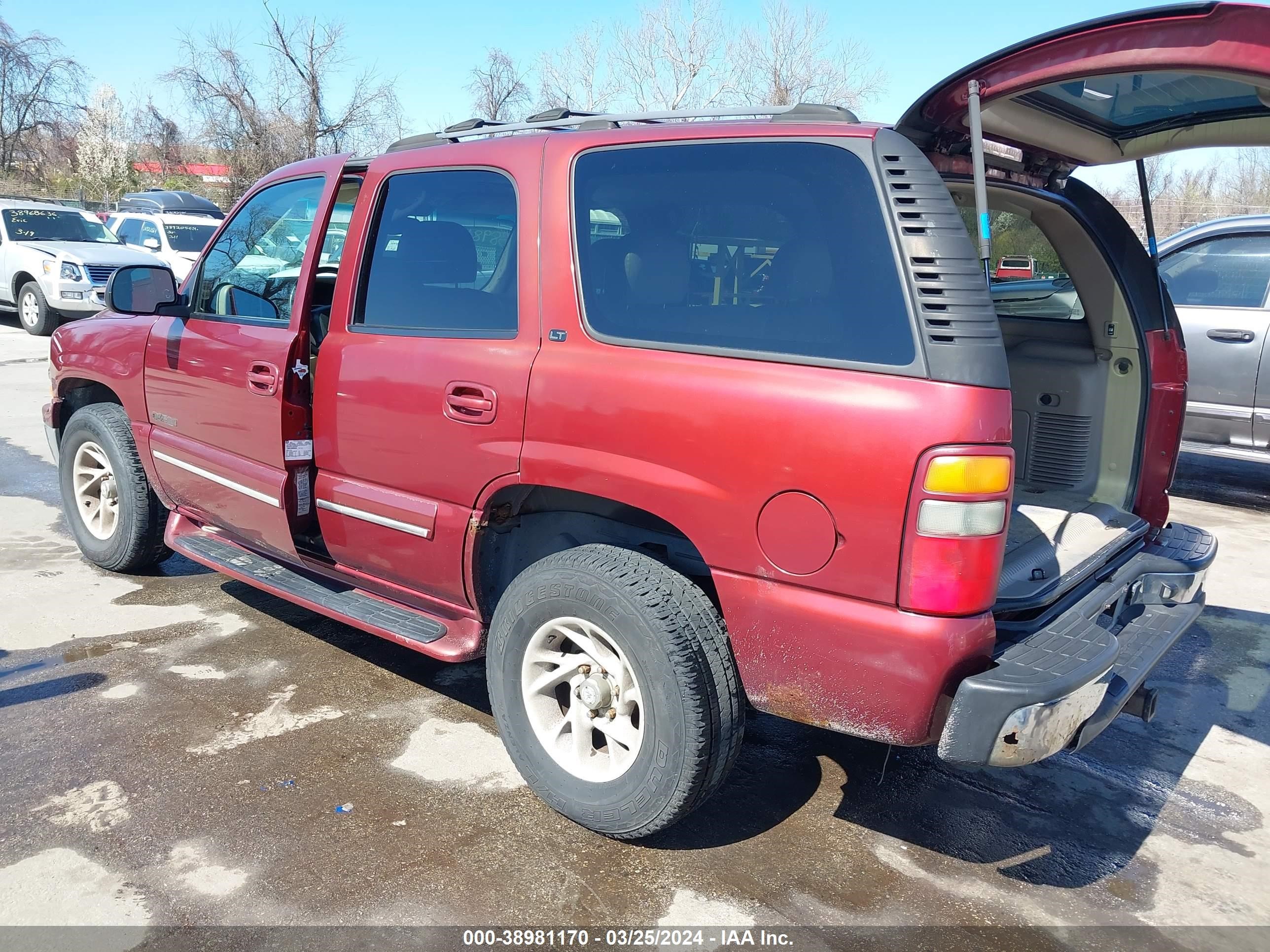 Photo 2 VIN: 1GNEK13Z82R328448 - CHEVROLET TAHOE 