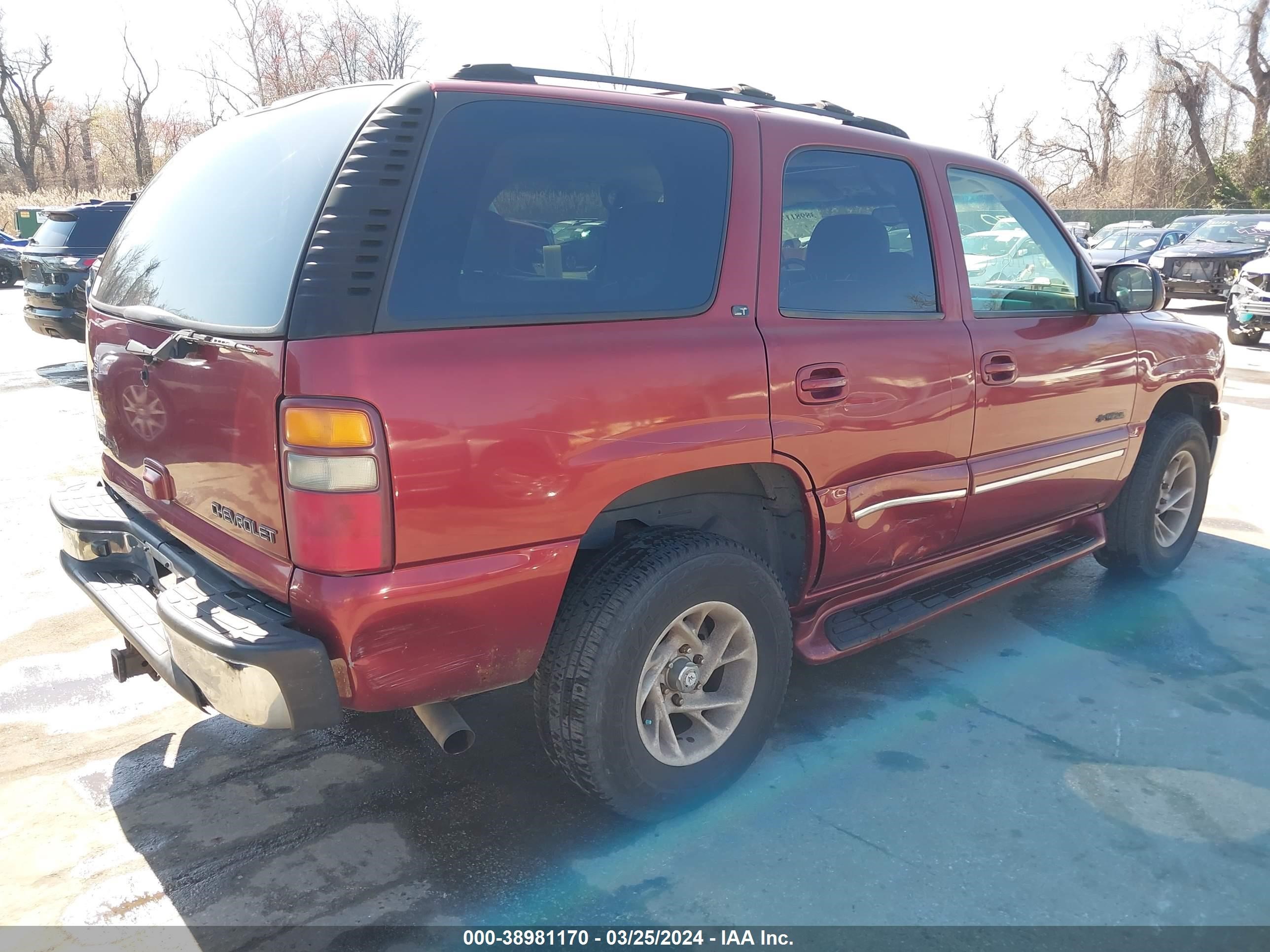 Photo 3 VIN: 1GNEK13Z82R328448 - CHEVROLET TAHOE 