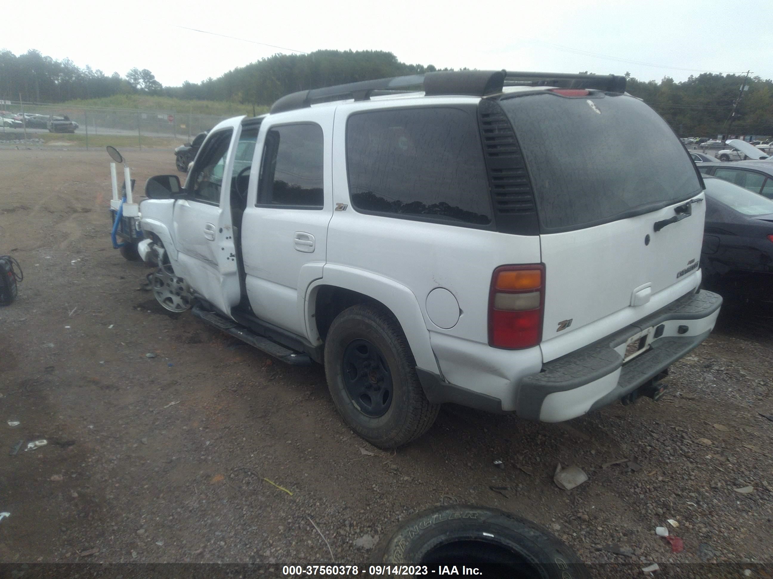 Photo 2 VIN: 1GNEK13ZX3R271915 - CHEVROLET TAHOE 